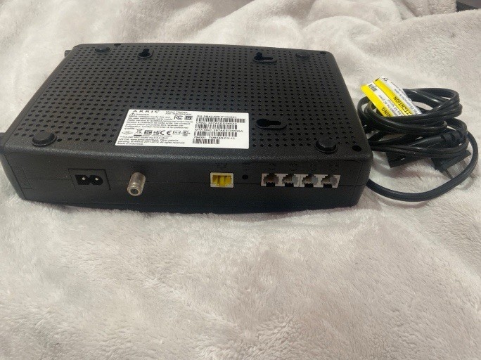 ARRIS Touchstone TM822G DOCSIS 3.0 8×4 Telephony Modem – Black