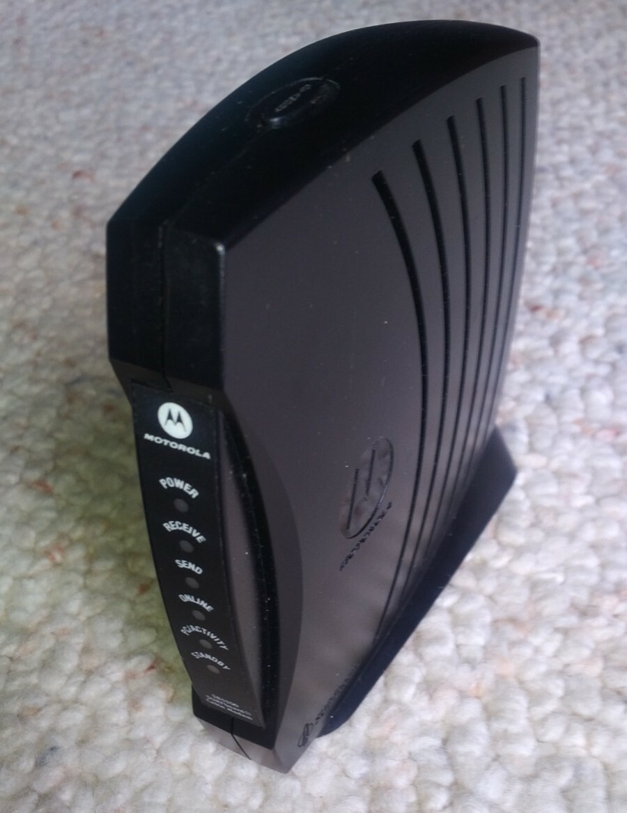 Motorola SURFboard SB5100 (Docsis 2.0) Cable Modem, Power Supply, Internet cable