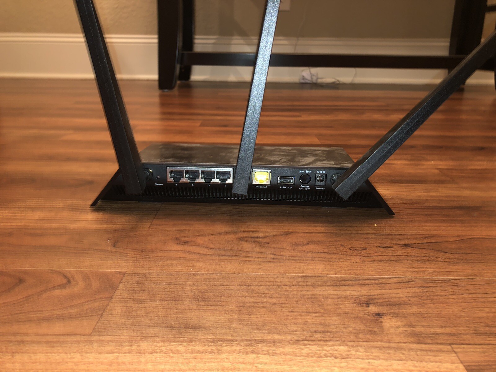 Nighthawk. AC1900 Smart WiFi Router. Model R7000.