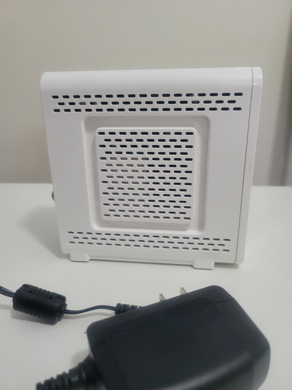 ARRIS Surfboard SB6190-RB DOCSIS 3.0 Cable Modem, White (Renewed)