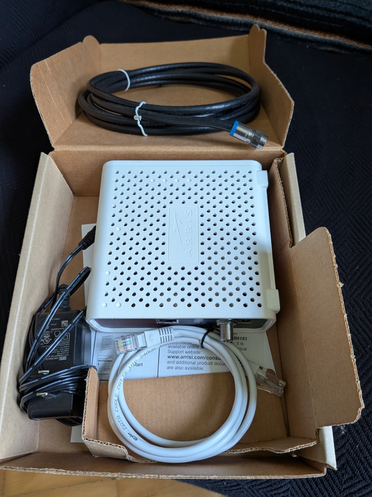 ARRIS SURFboard SB6183 DOCSIS 3.0 Cable Modem 686Mbps 1x Gigabit Ethernet White
