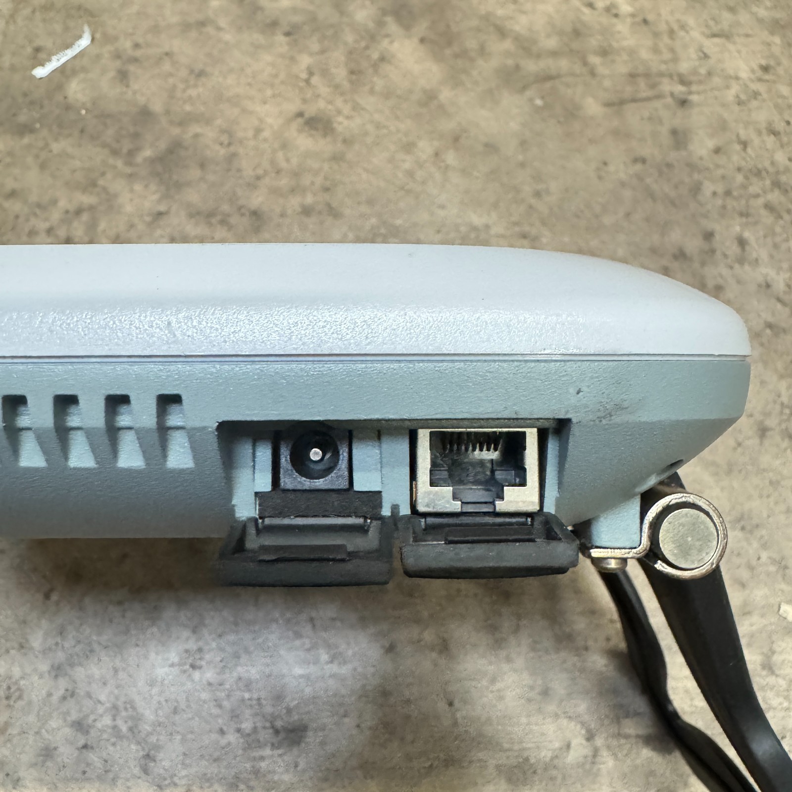 Thuraya IP+ Hughes 9104 Satellite Wi-Fi Terminal Modem No Battery & Adapter