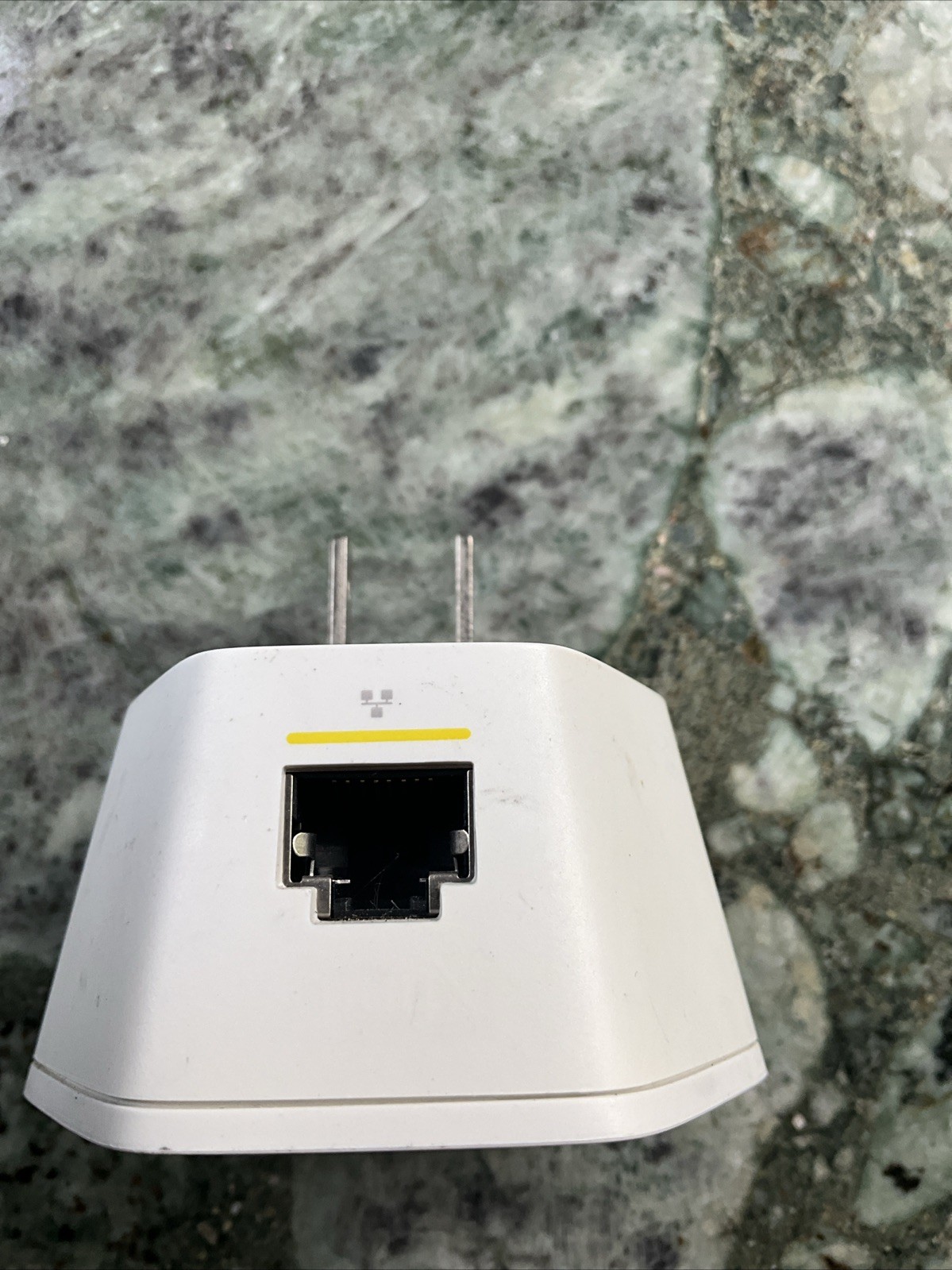(1) Xfinity xFi Pods WiFi Network Range Extender, 1st Generation, XE1-S