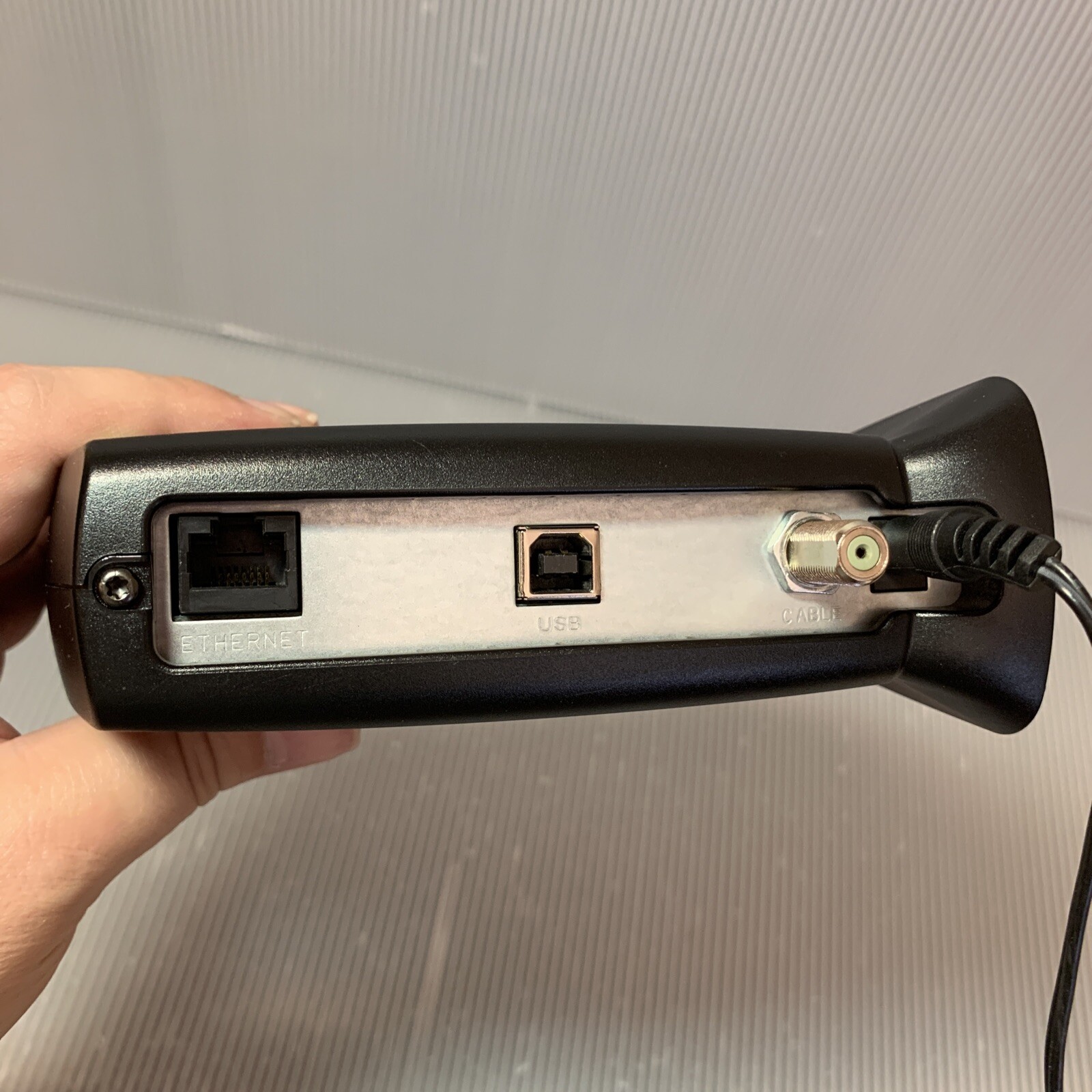 Motorola SURFboard SB5101U (563452-001-00) Cable Modem w/ Power & Network Cables