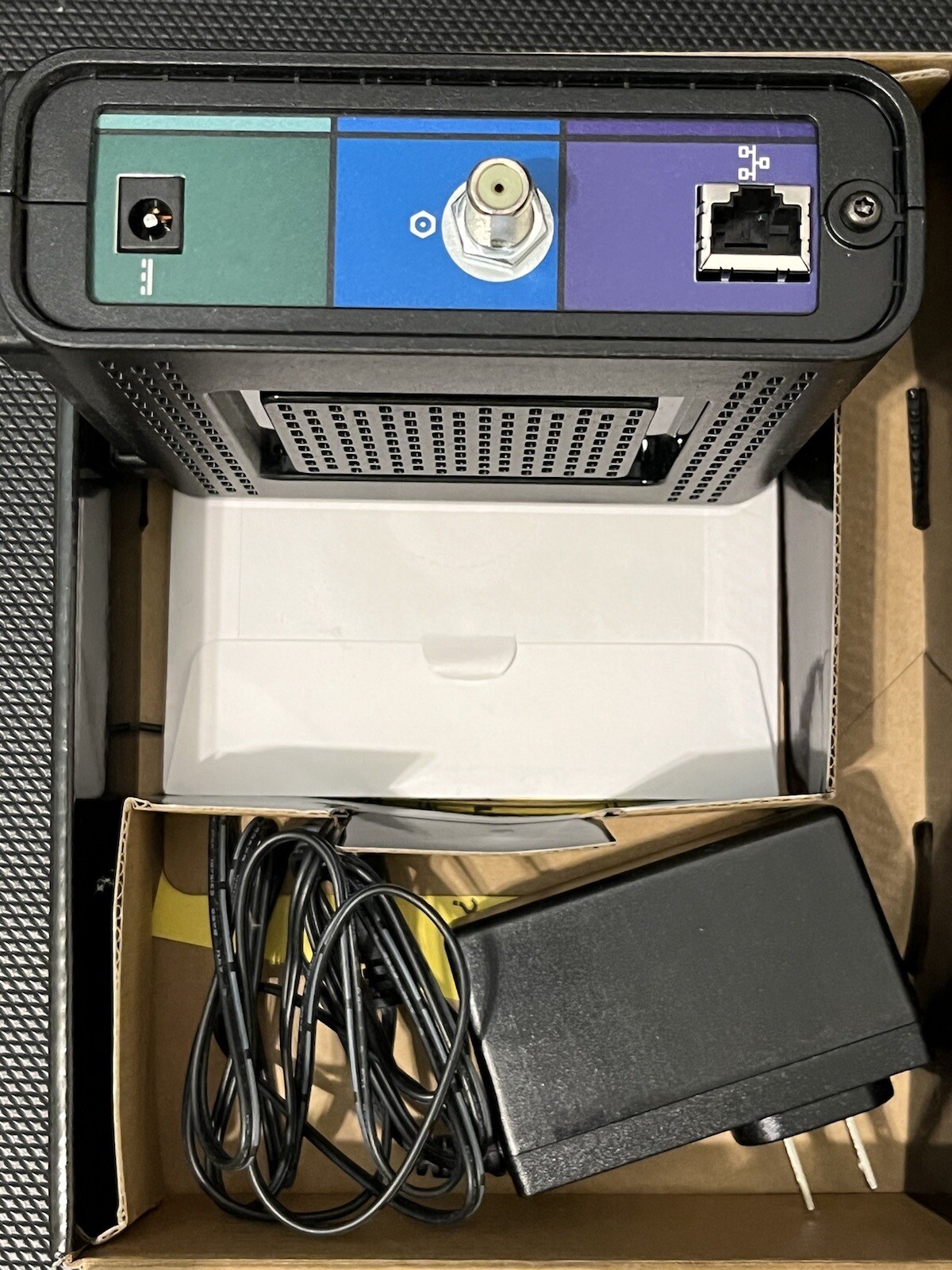 Arris SURFboard SB6121 – Cable Modem – Used with/ Power Adapter