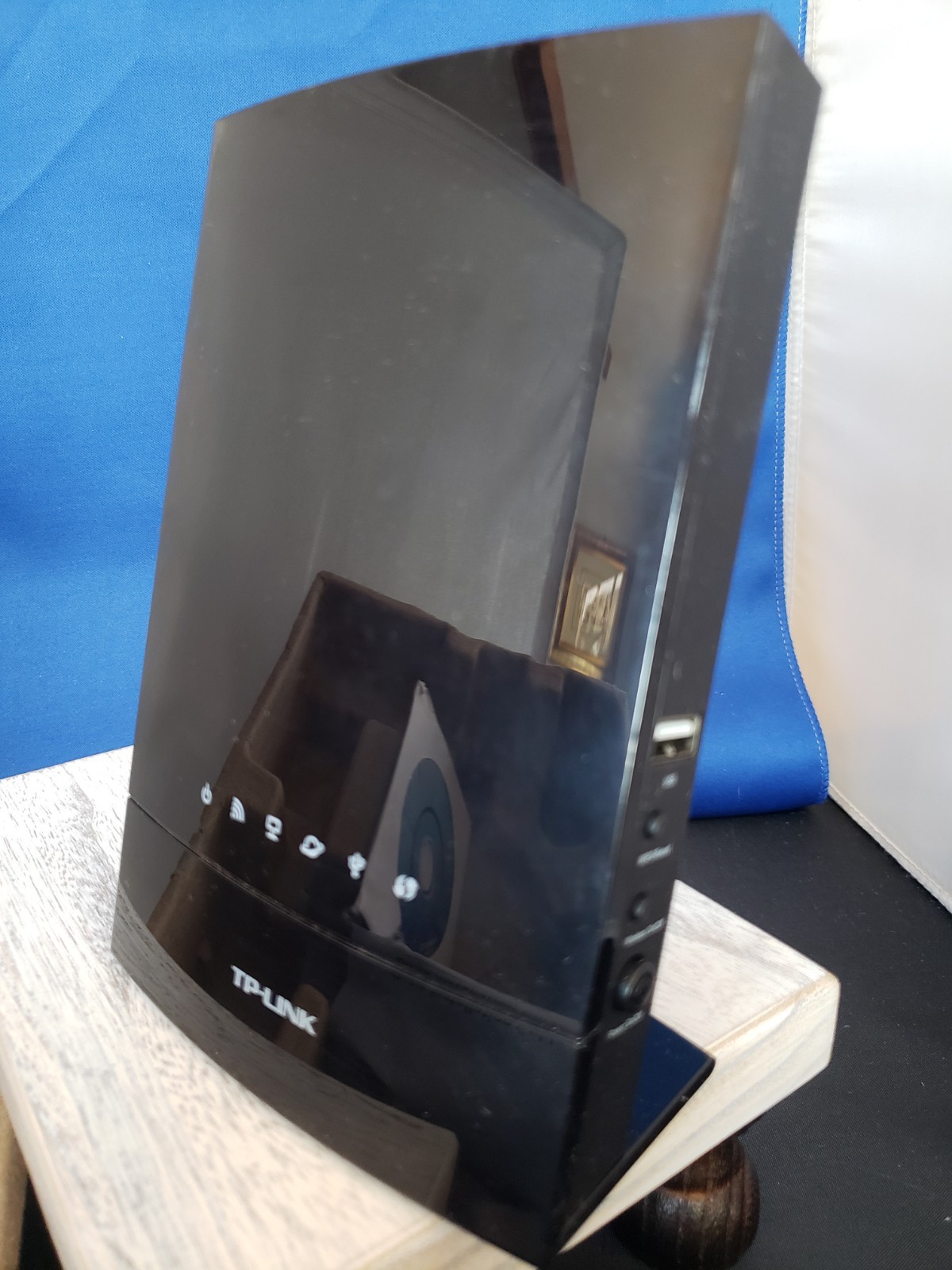 DOCSIS 3.0 Cable Moden TP-Link Modem Model: TC-7610 TC7610 ( No Cord )