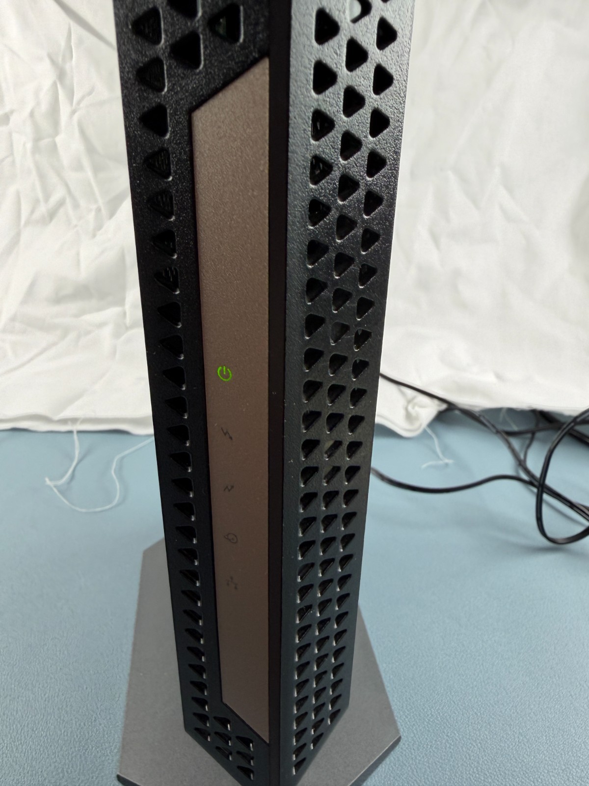 NETGEAR Nighthawk CM1000 DOCSIS 3.1 Cable Modem – Powers on – Untested – VIDEO
