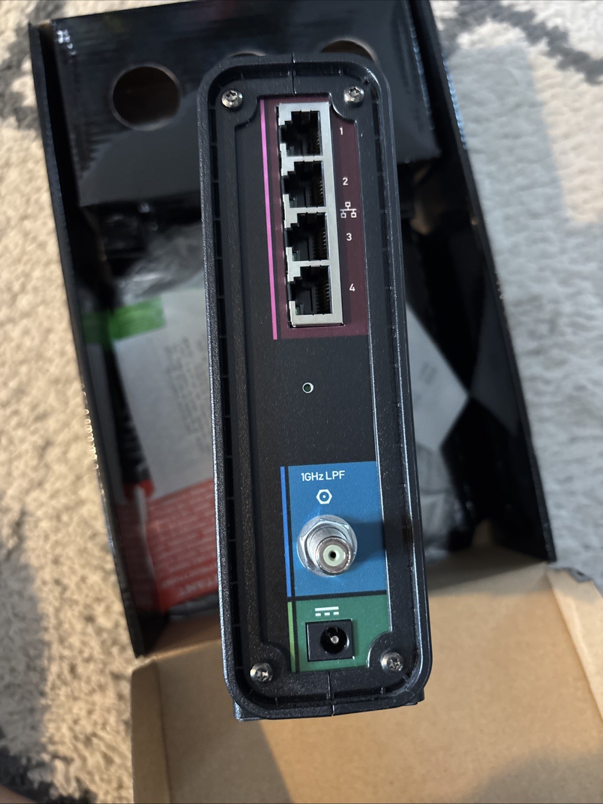 Motorola SURFboard eXtreme Wireless cable modem & Gigabit Router SGB6580