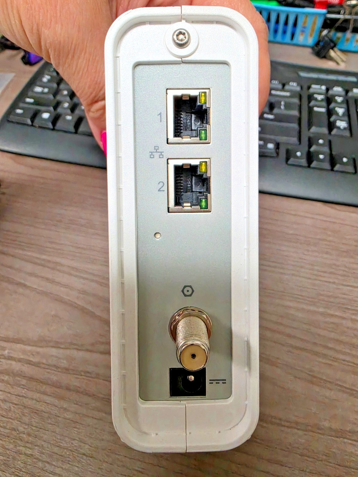 Arris SURFboard SB8200v2 Modem
