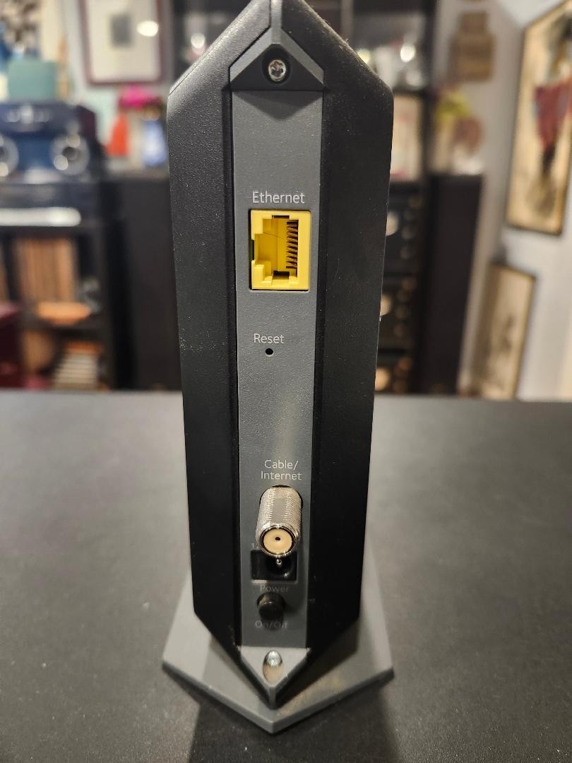 NETGEAR Cable Modem DOCSIS 3.0 (CM700-1AZNAS) Excellent Condition!