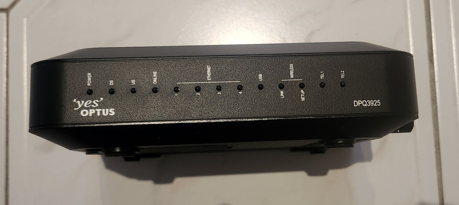 Optus Cable Modem / Gateway (Model DPQ3925X) w/o AC adapter.