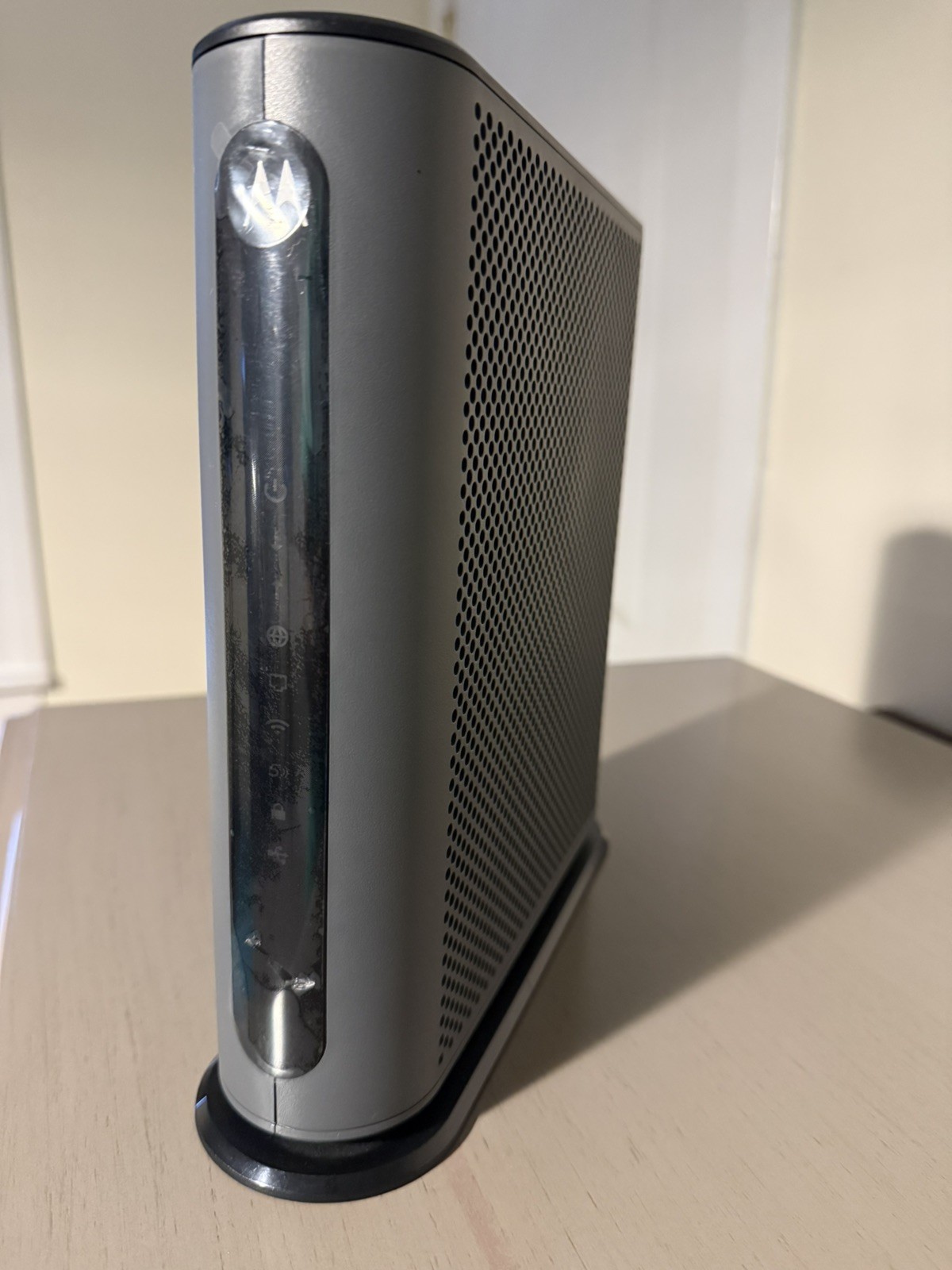 Motorola Ultra-Fast DOCSIS 3.1 Cable Modem with AC3200 Dual Band Router MG8702