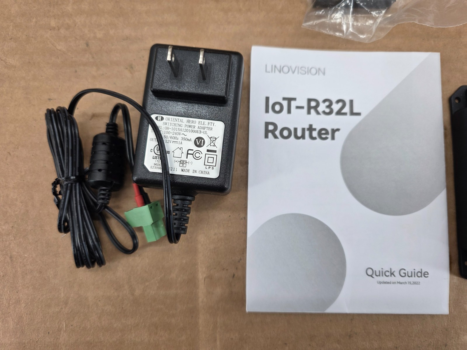 Linovision IOT-R32L Black LTE 48V DC 2 LAN Port Industrial Cellular Router Read