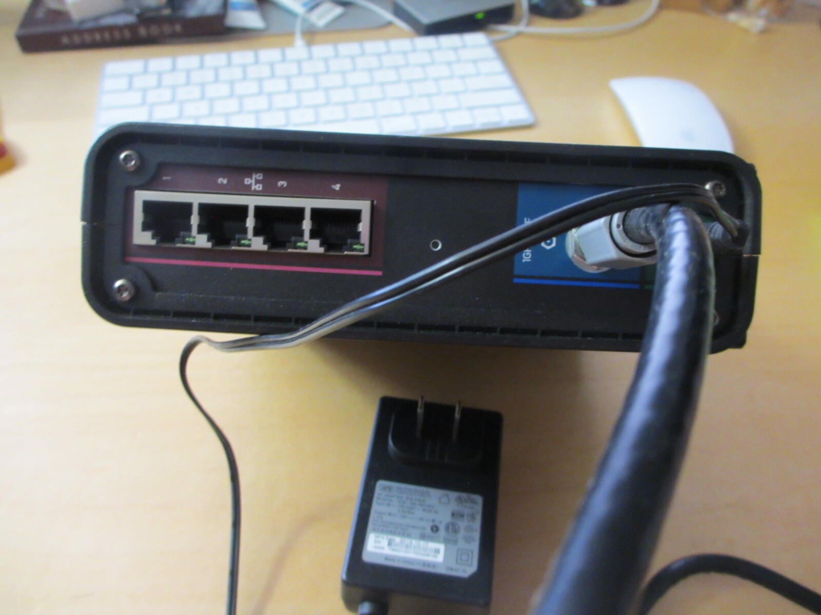 Motorola modem sbg6580-g228 surfboard p/n 583315-017-00 unit plug cable only