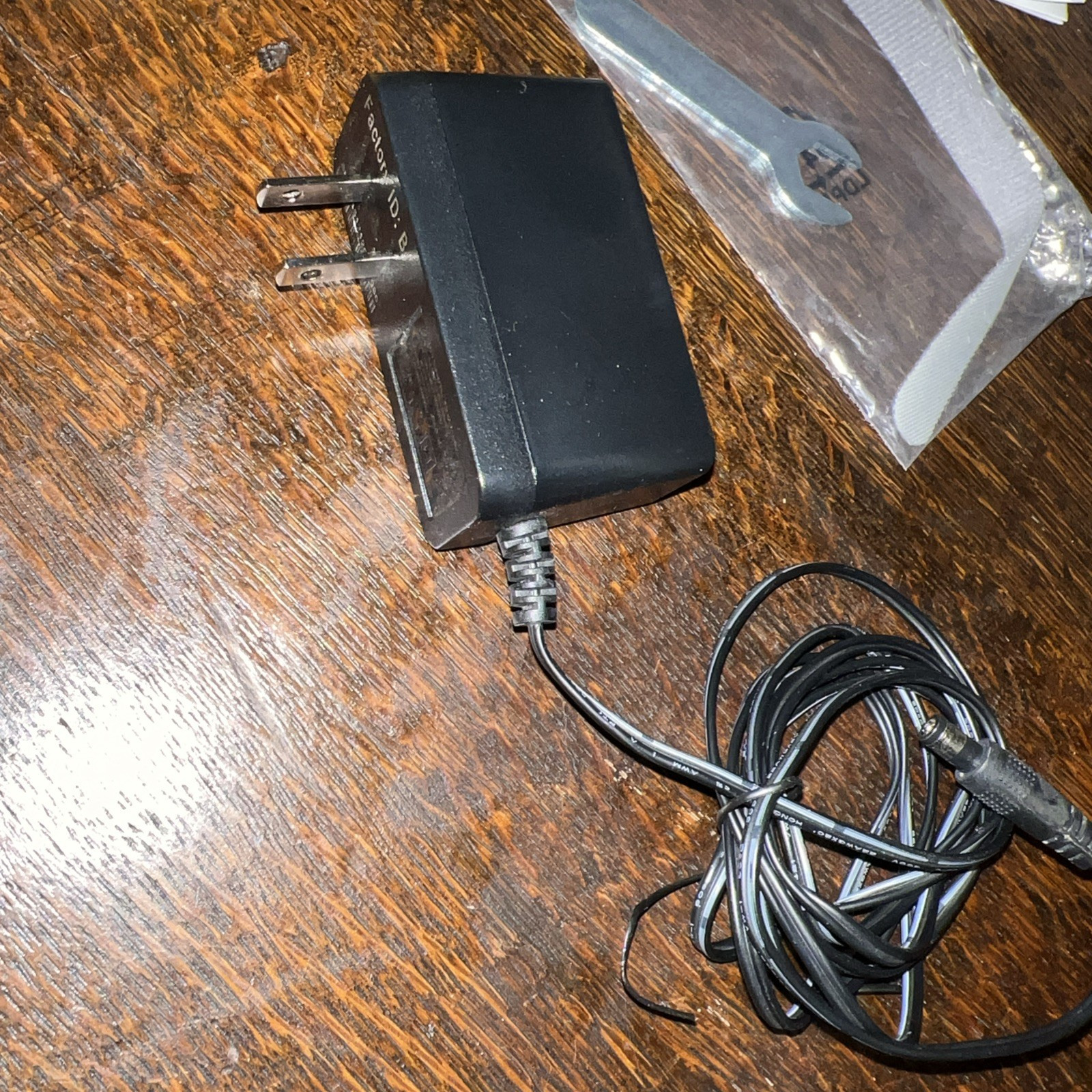 Motorola Cable Modem Model MB7220 w/ Power Cord & Ethernet Cable Tool