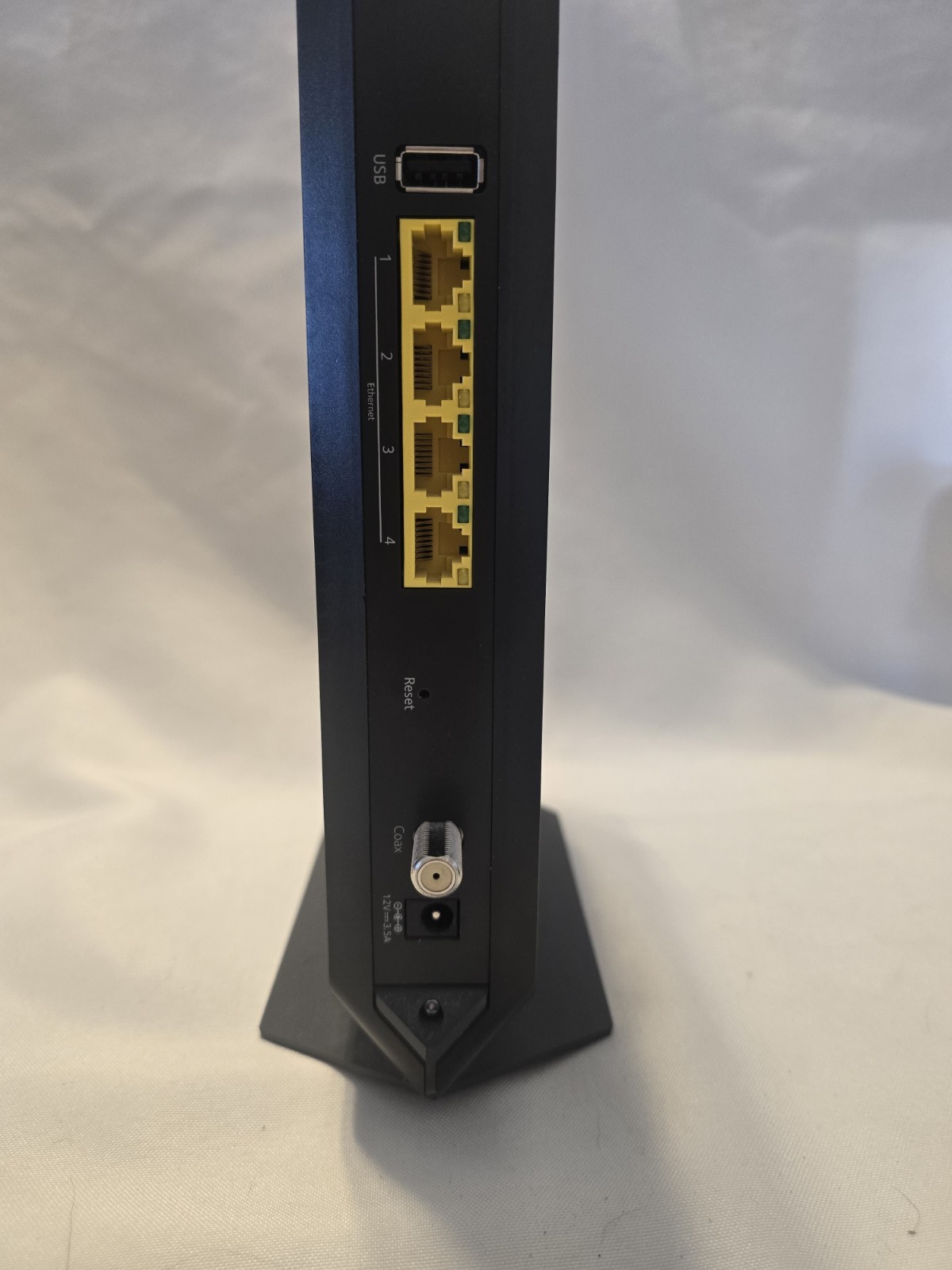 NETGEAR Nighthawk AC1900 C7000v2 WiFi Cable Modem Router DOCSIS 3.0 with Adapter