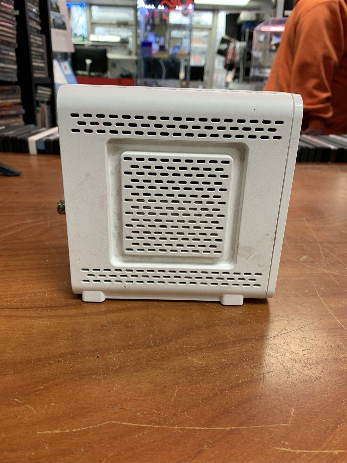Motorola SURFboard SB6141 8×4 DOCSIS 3.0 Cable Modem (w/ac & cat5)
