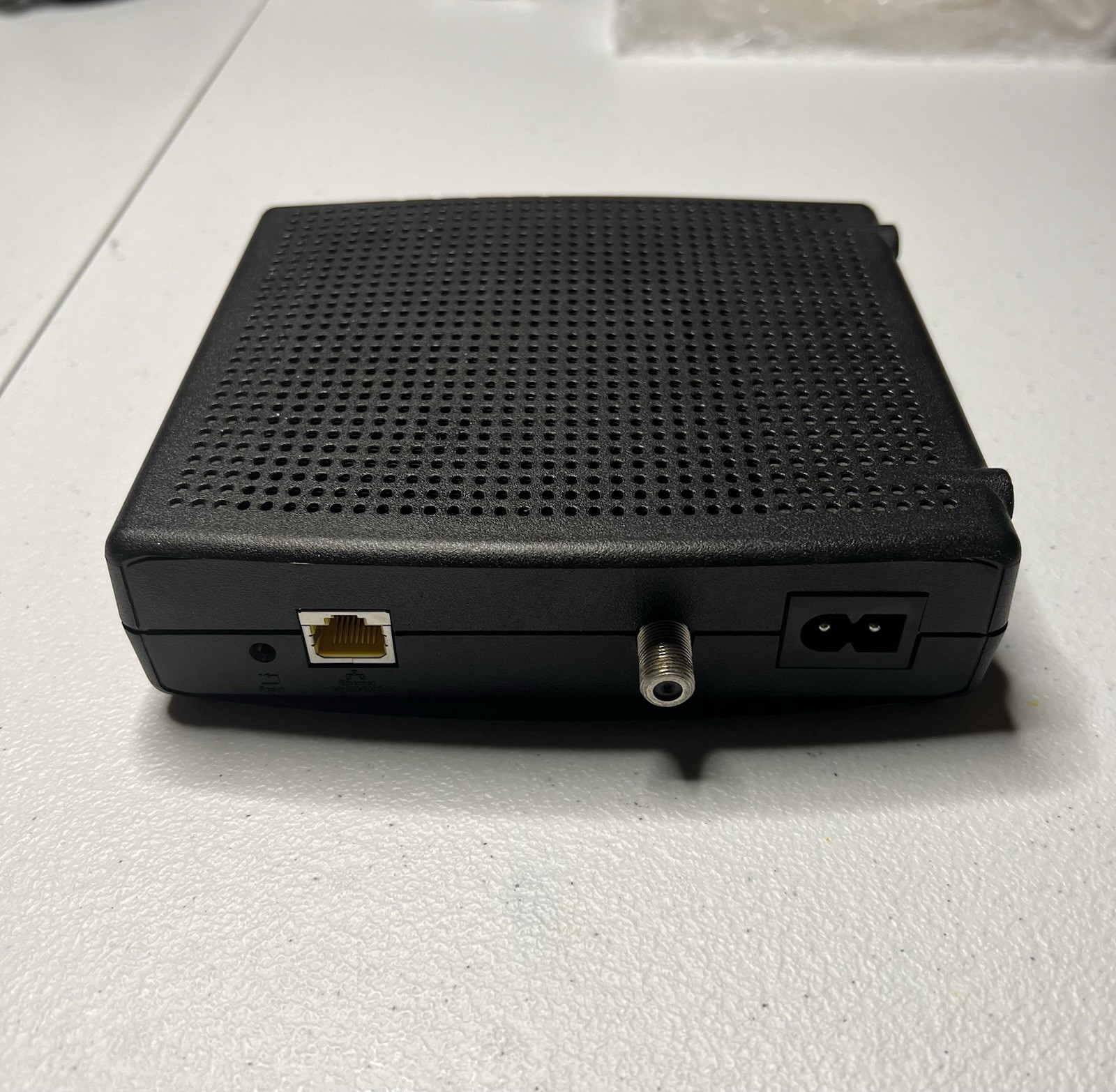 Arris CM820 Modem DOCSIS 3.0, 8 downstream 4 upstream channels IPv6 High Speed ✅