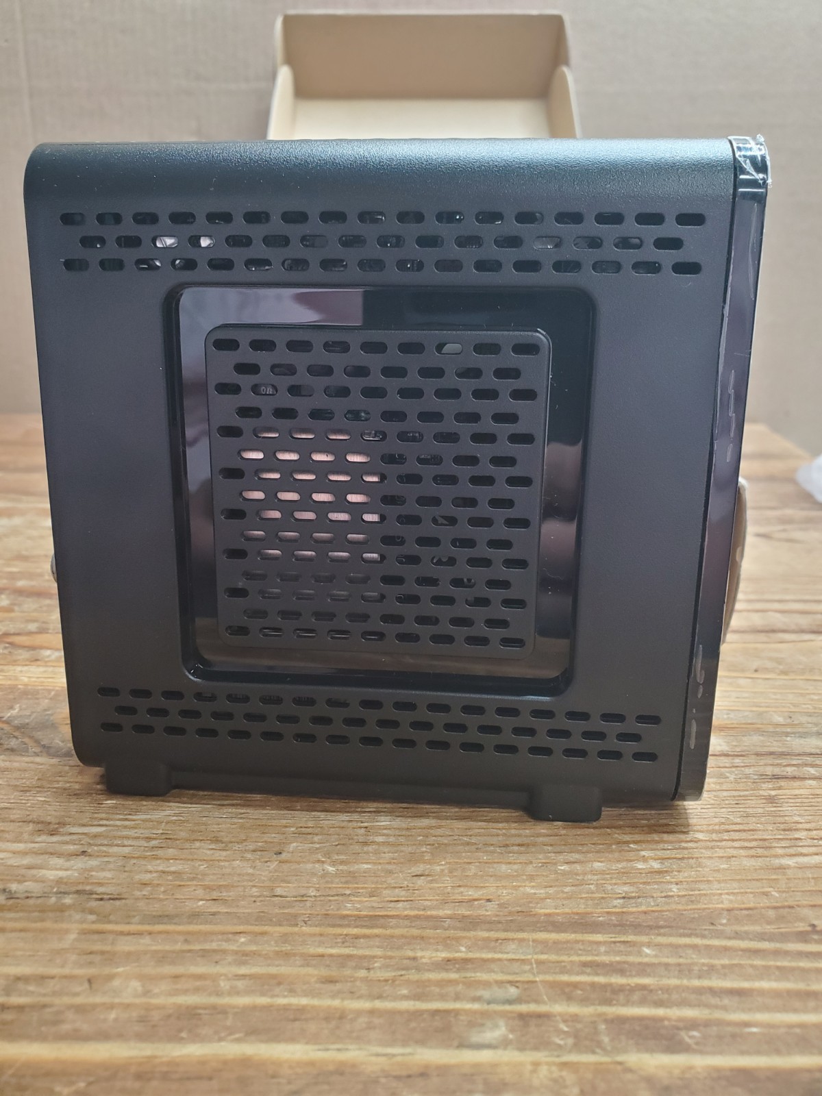 ARRIS SURFboard SB6190 DOCSIS 3.0 32 x 8 Gigabit Cable Modem White