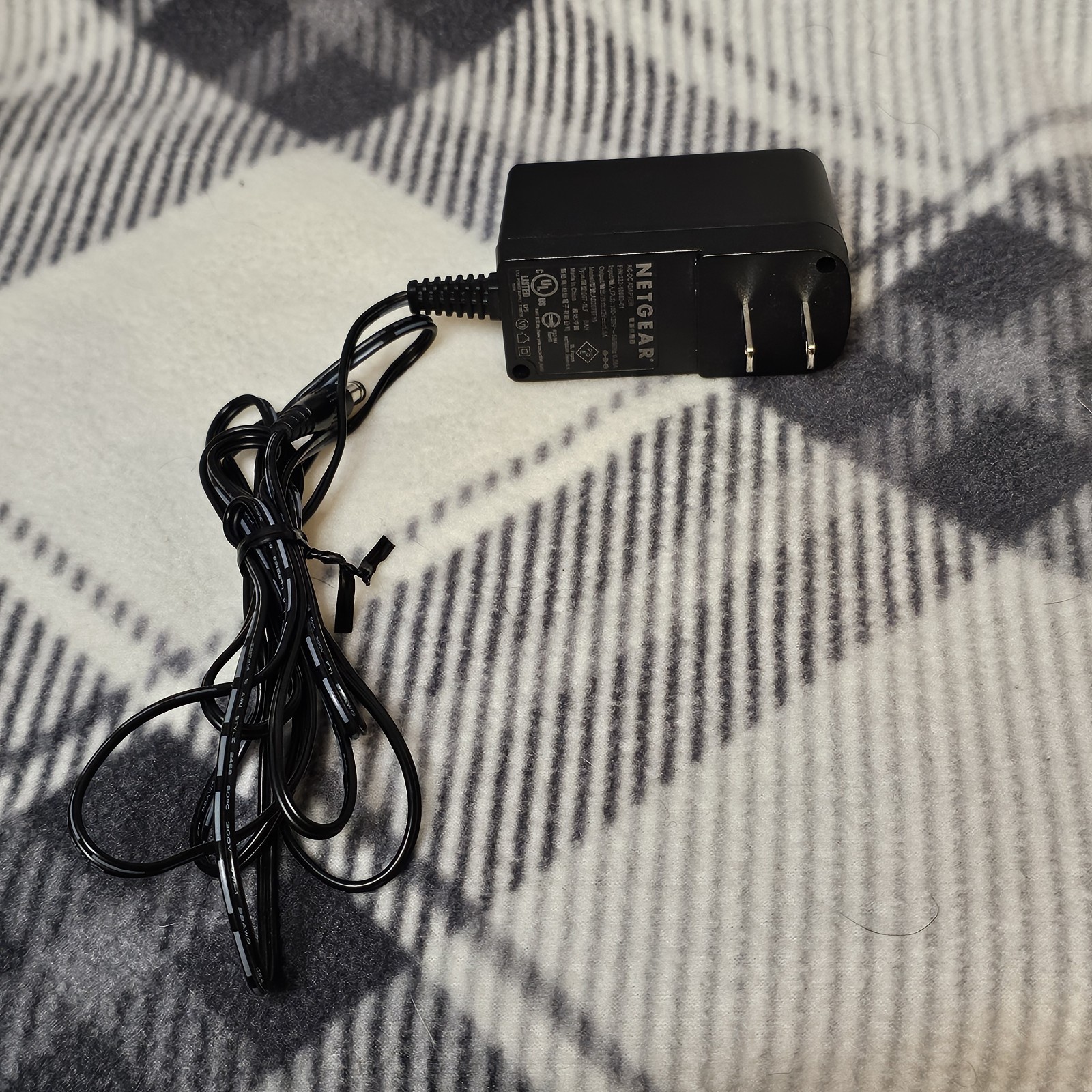 Netgear CM1000v2 Cable Modem With 100-120V AC-DC Power Adapter Used