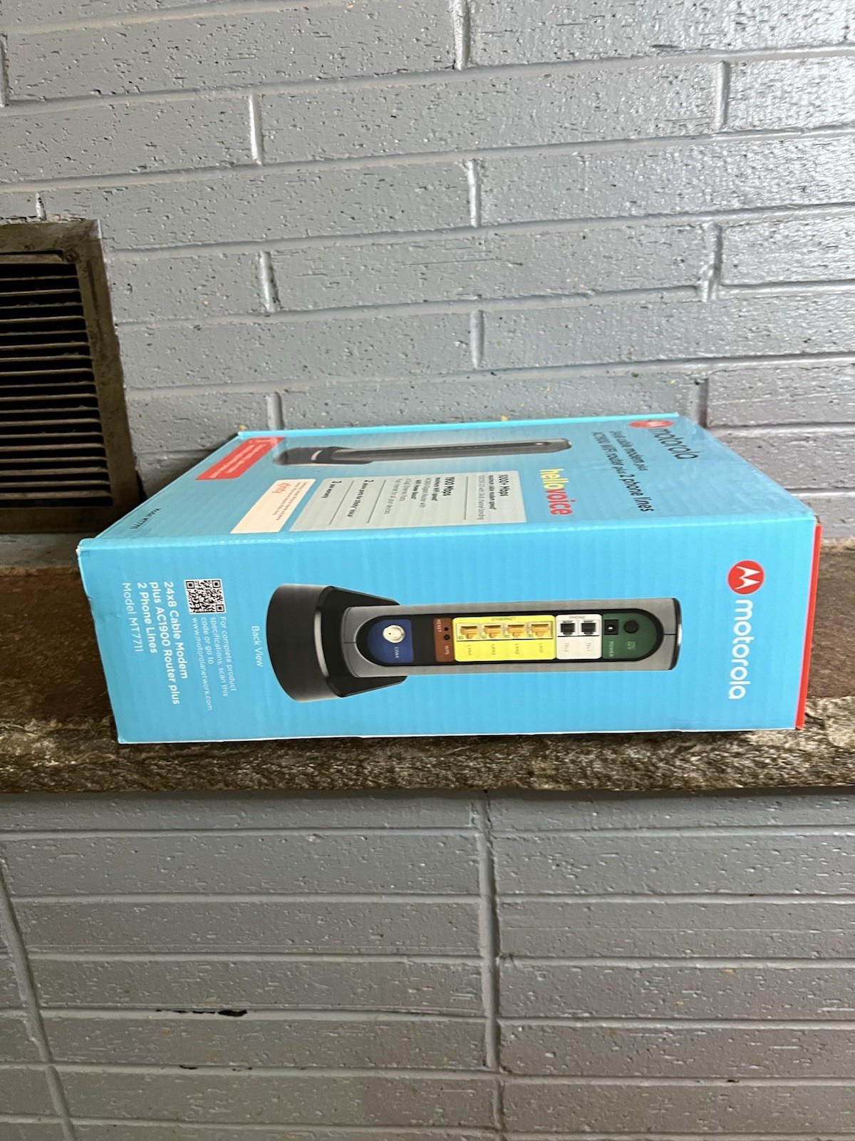Motorola MT7711 24×8 Cable Modem Plus AC1900 WiFi Router & 2 Phone Line Open Box