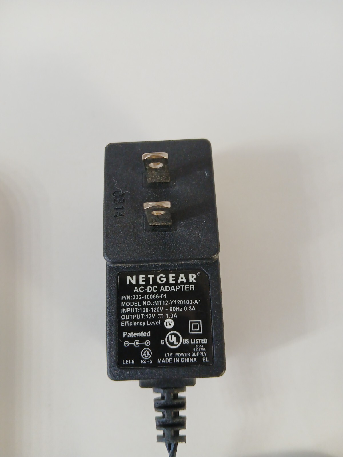 Kit Hughes HN9000 Satellite Modem and WiFi NETGEAR WPN824 Router with PS, cables
