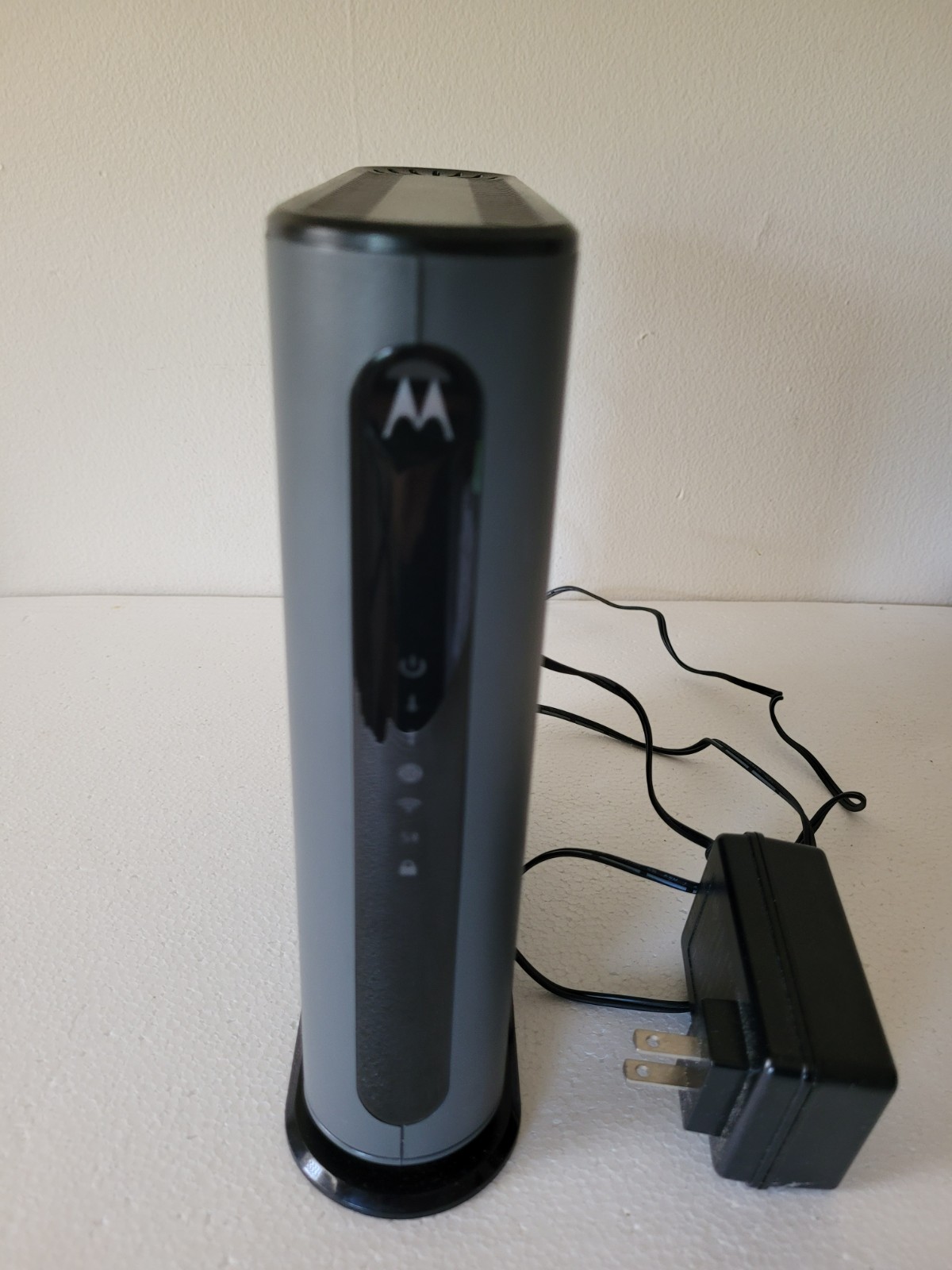 Motorola Cable Modem 24×8 Plus AC1900 Dual Band WIFI Gigabit Router