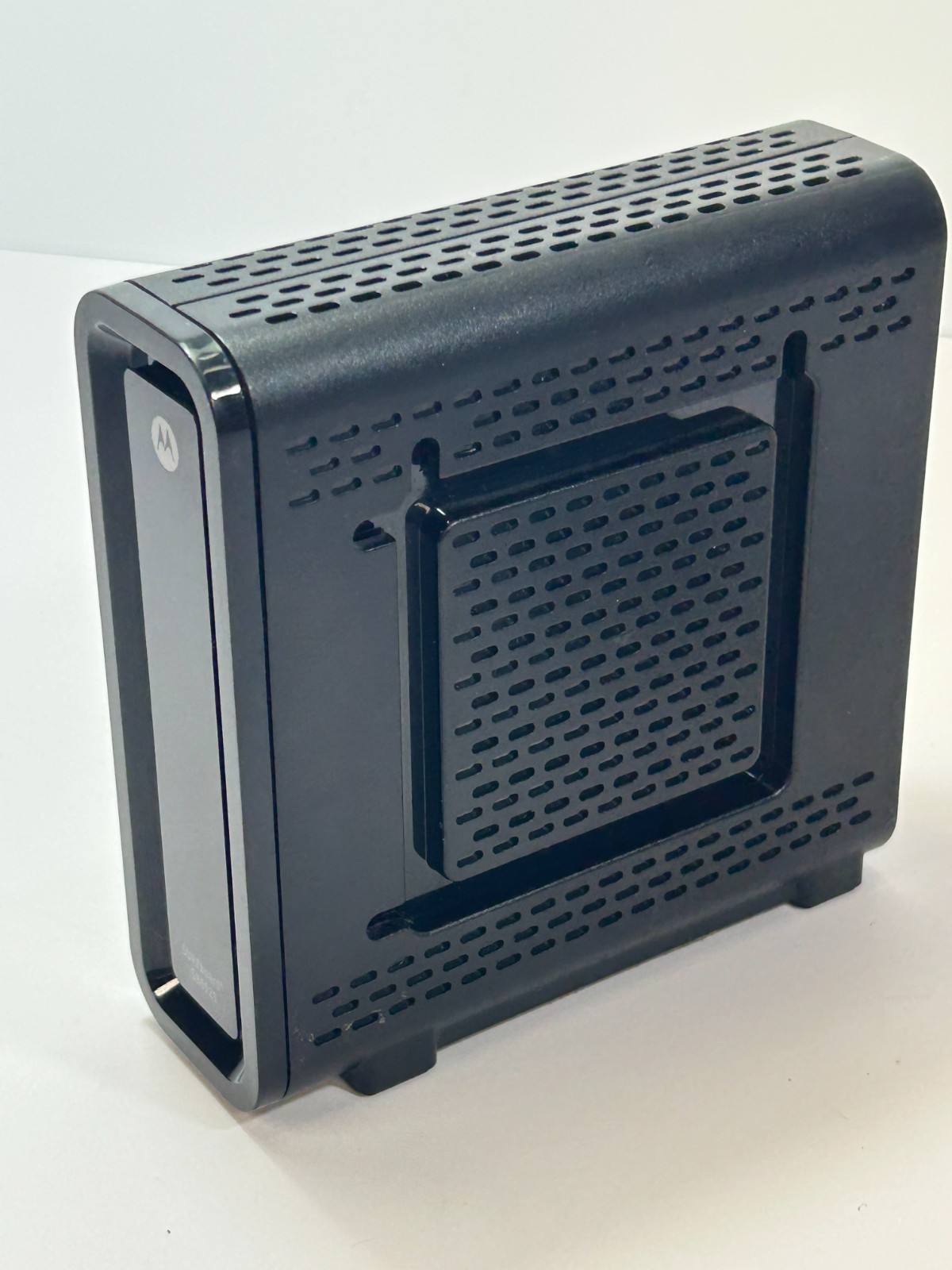 Arris Surfboard SB6121 Cable Modem High Speed Internet Pre-owned. Black