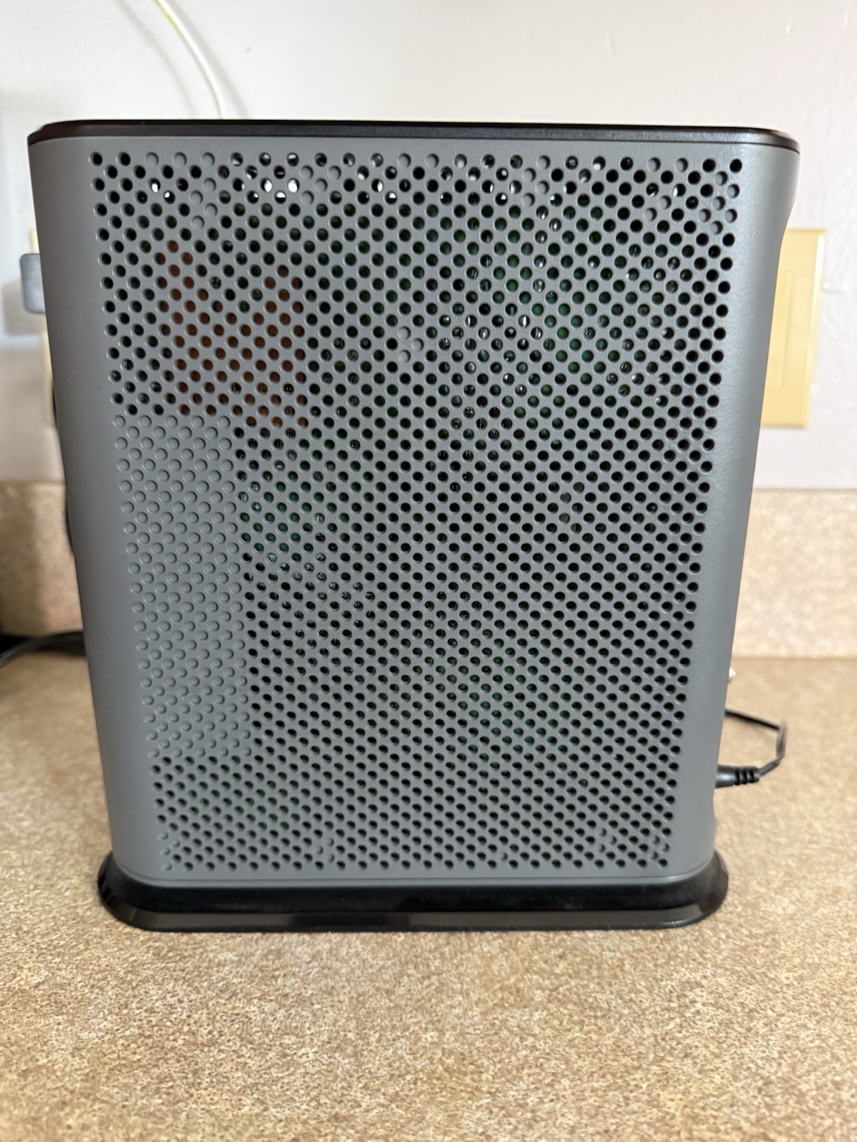 Motorola MG7540-10 16×4 Cable Modem – Black