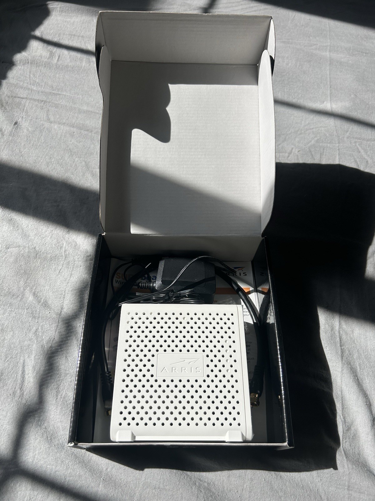 Motorola Arris SURFboard Modem & Wi-Fi Router N300 SBG6400