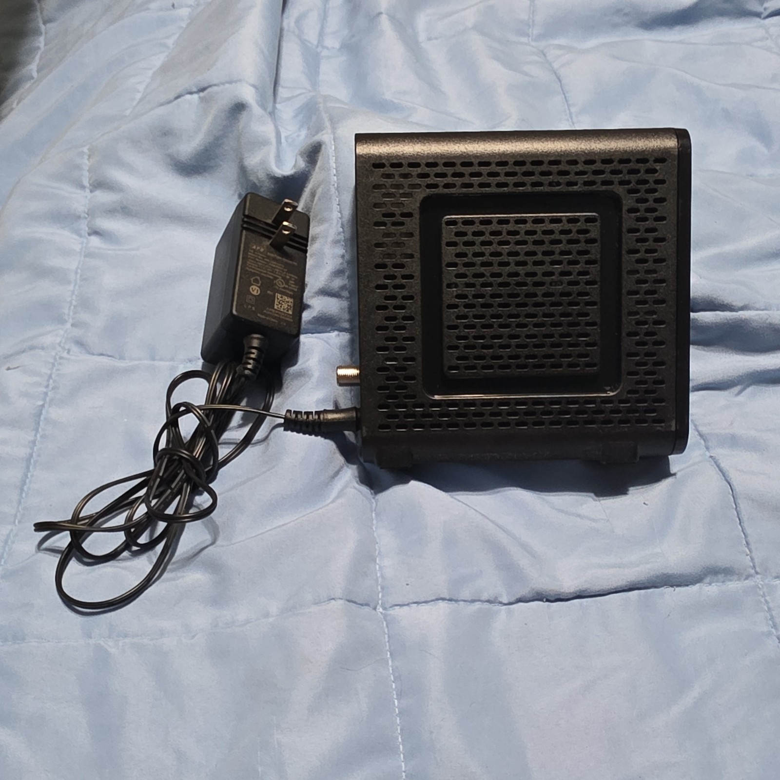 ARRIS Touchstone CM8200A DOCSIS 3.1 1 Gbps Cable Modem W/Power Adapter