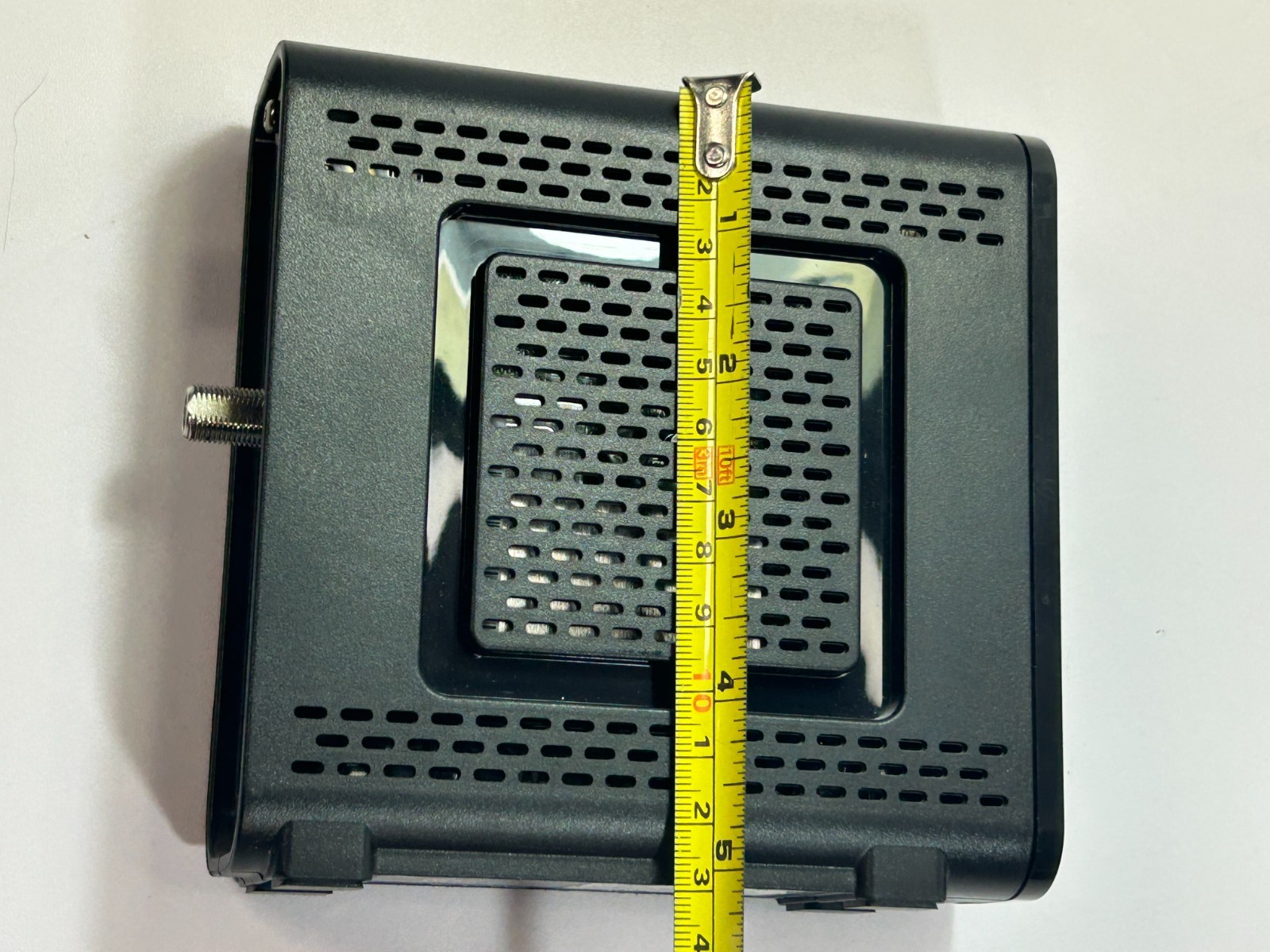 Arris Surfboard SB6121 Cable Modem High Speed Internet Pre-owned. Black