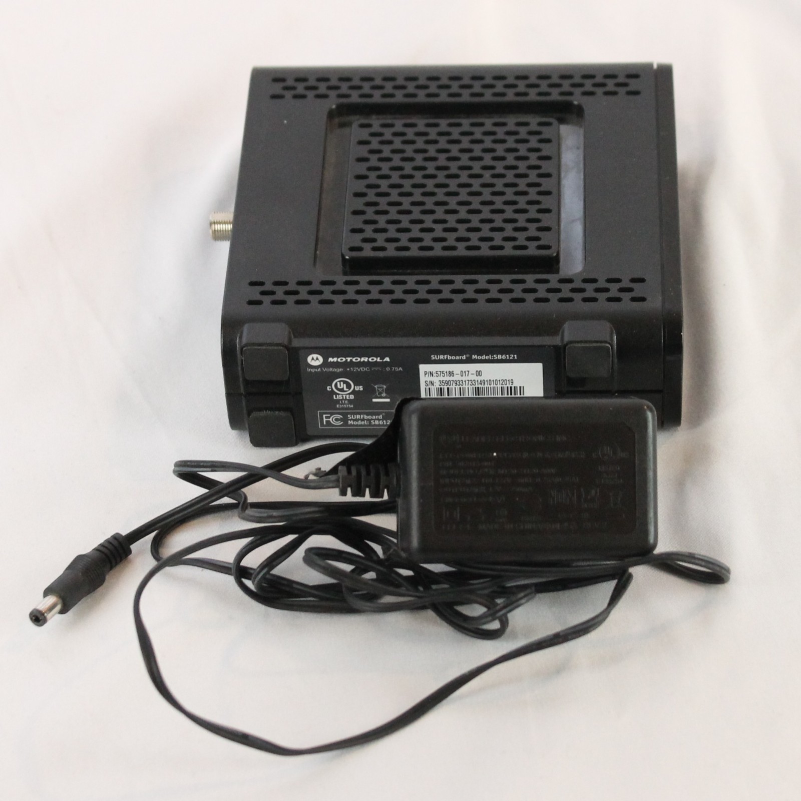 Motorola SURFboard Modem SB6121 with Cable (575319-019-00) 199.68 Mbps