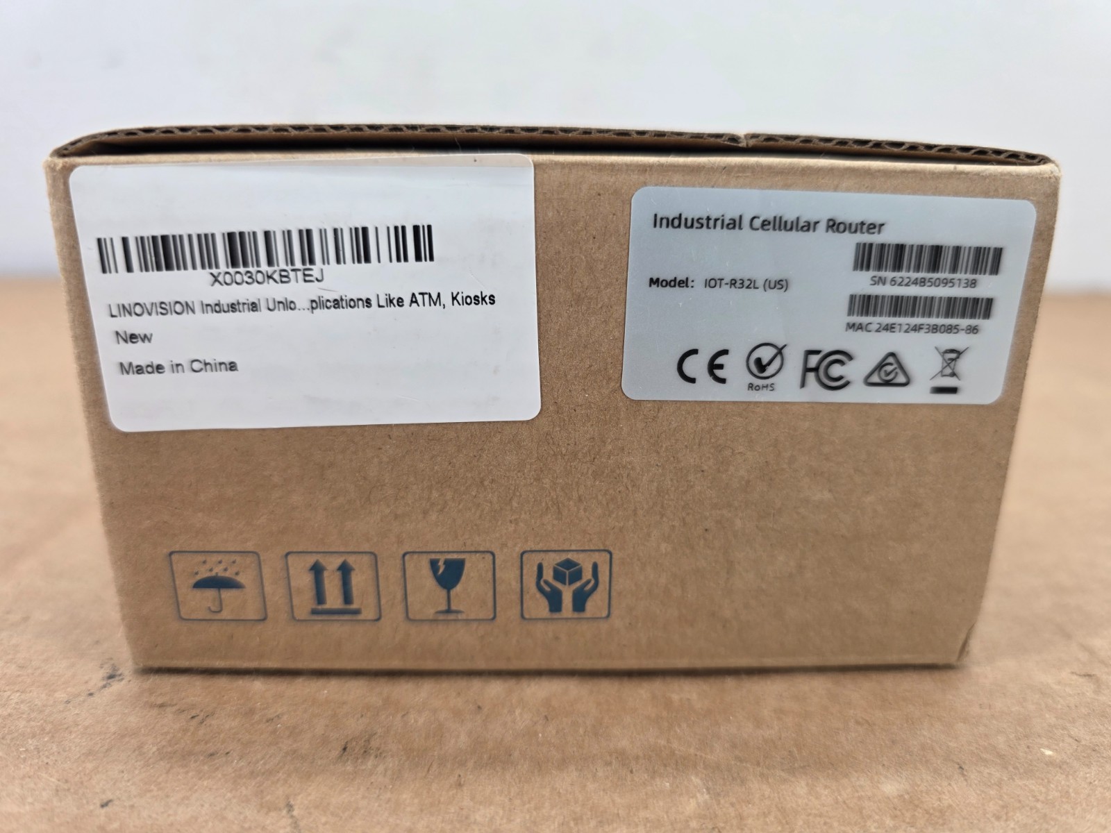 Linovision IOT-R32L Black LTE 48V DC 2 LAN Port Industrial Cellular Router Read