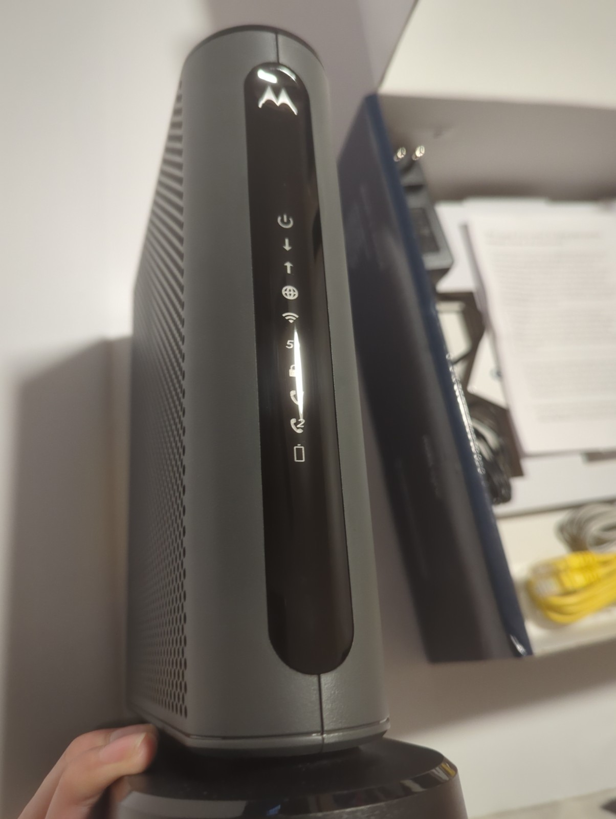 Motorola MT7711 Ultra Fast 24X8 Cable Modem Router + Voice AC1900