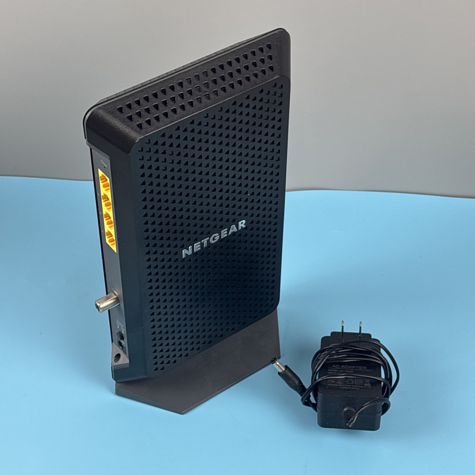 NETGEAR Nighthawk CM1200 DOCSIS 3.1 Cable Modem w/ adapter – Parts/Repair ONLY!