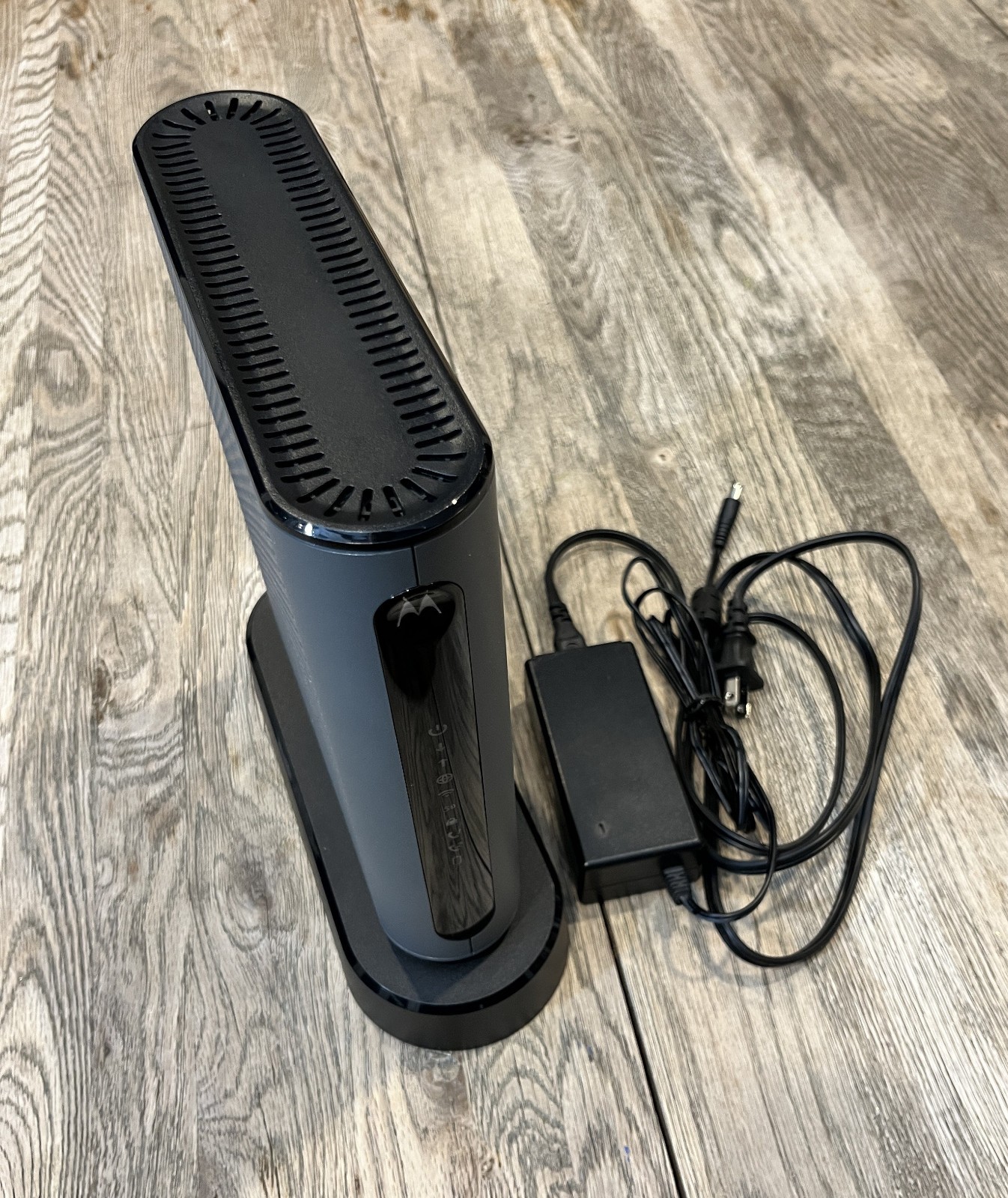 Motorola 24×8 Cable Modem + AC1900 WiFi Router + 2 Phone Line for Xfinity MT7711