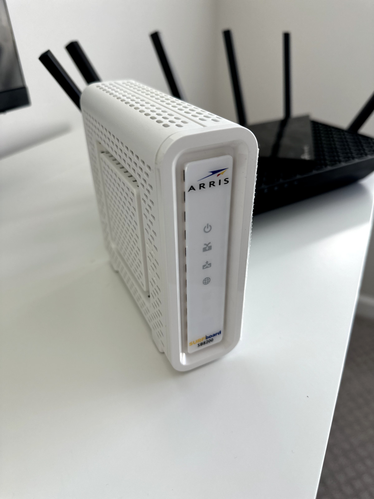 ARRIS SB8200 10 Gbps 2P Cable Modem with TP-Link AXE5400 Tri-Band WiFi 6E Router