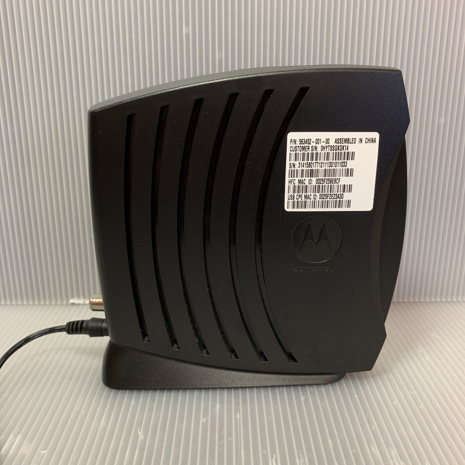 Motorola SURFboard SB5101U (563452-001-00) Cable Modem w/ Power & Network Cables