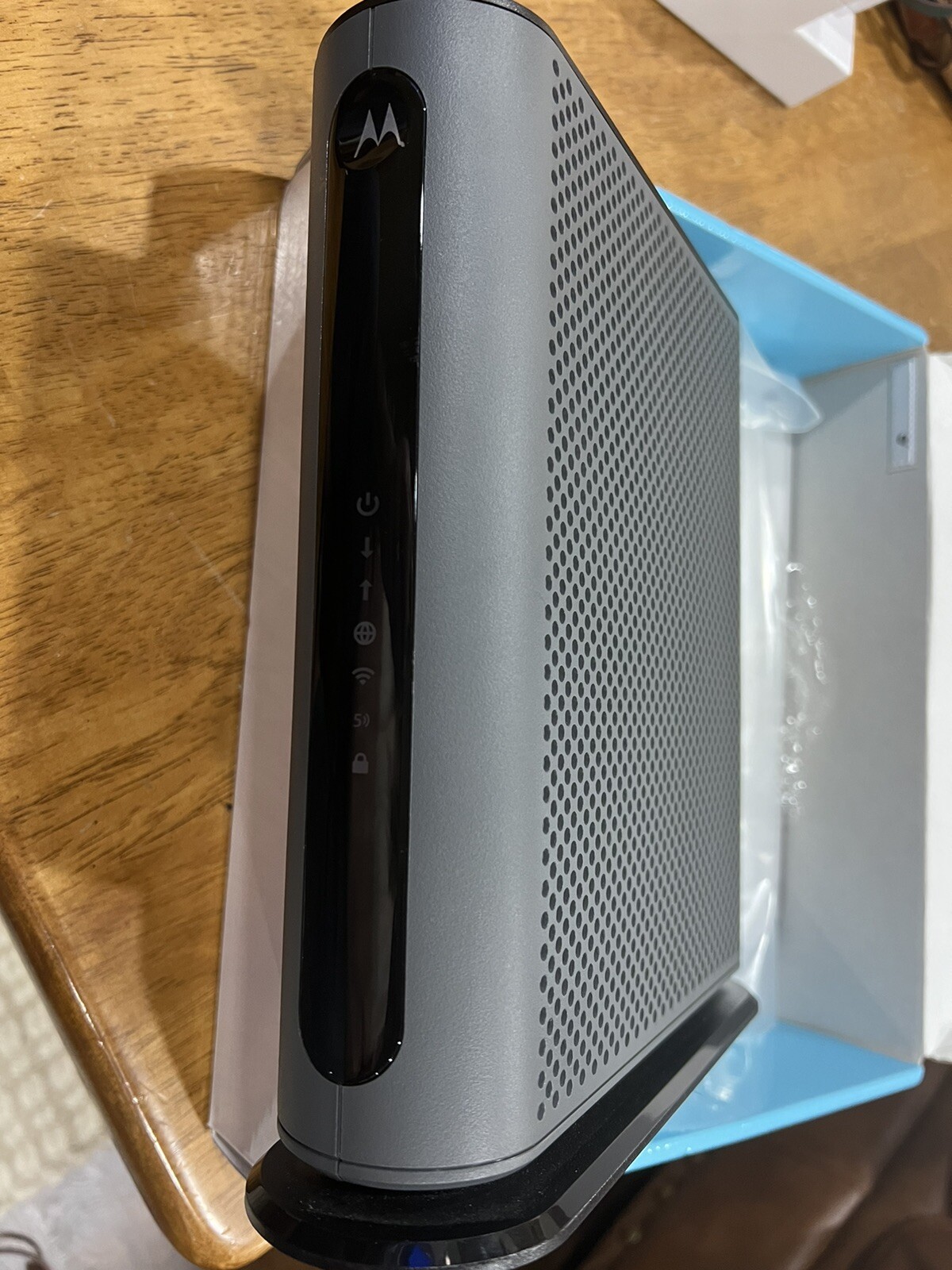 Motorola 16×4 Cable Modem Plus AC1900 Dual Band Wi-Fi Brand