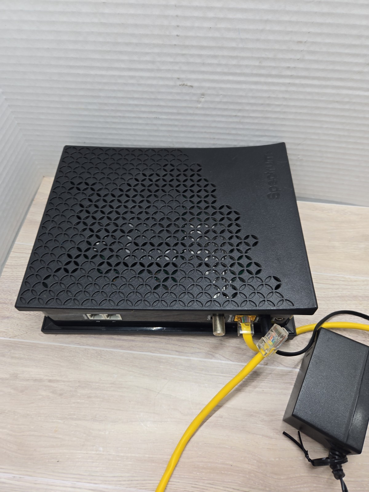 Spectrum Router – E31U2V1 – DOCSIS 3.1 eMTA- Good Condition