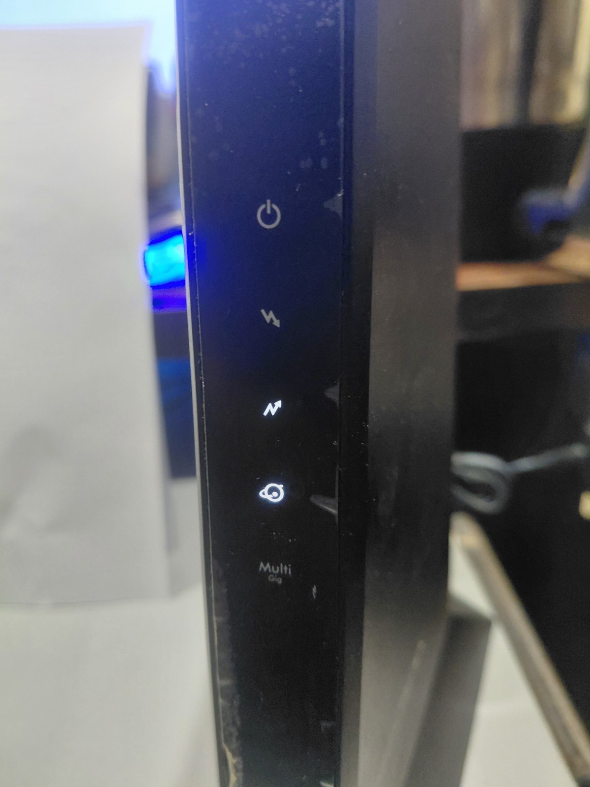 NETGEAR Nighthawk Cable Modem CM2000 2.5Gb + LINKSYS EA6400 wifi router AC1600