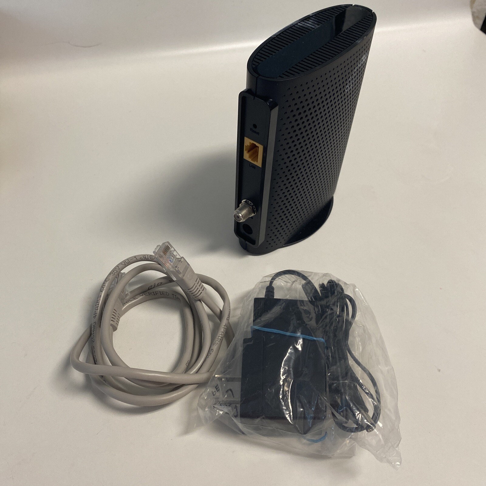 TP-LINK DOCSIS 3.0 Cable Modem TC-7610