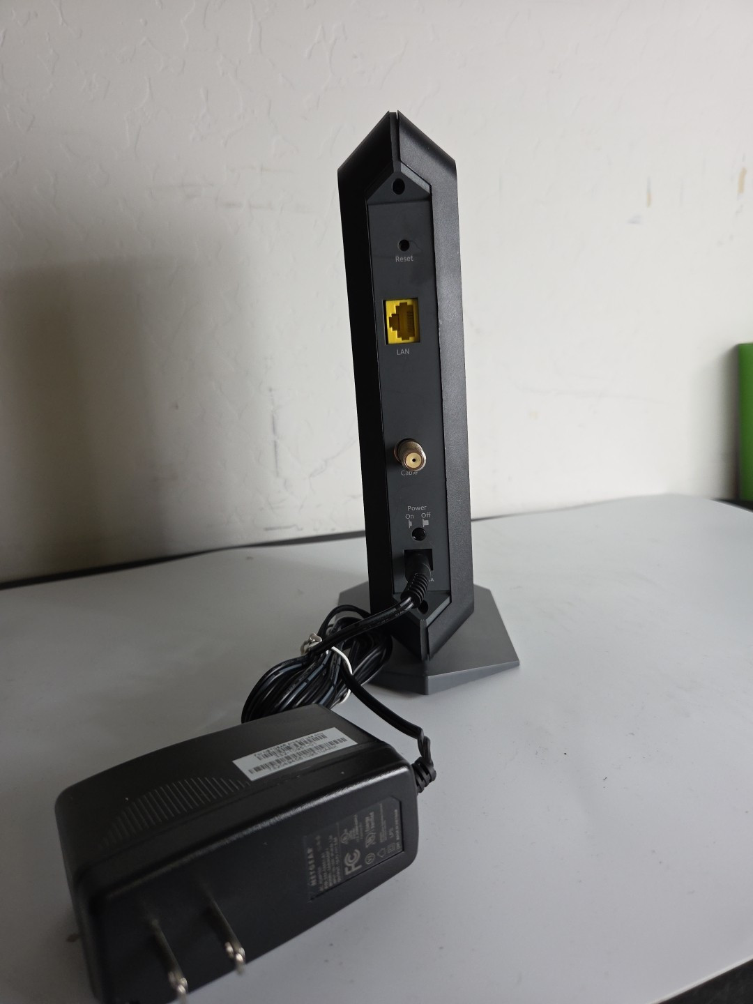 Working NETGEAR CM1000 Cable Modem with power cord and eithernet cable