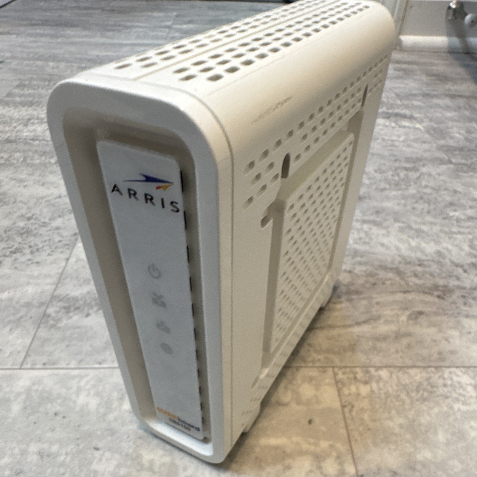 ARRIS SURFboard SB6190 DOCSIS 3.0 32×8 Cable Modem 1.4 Gbps White