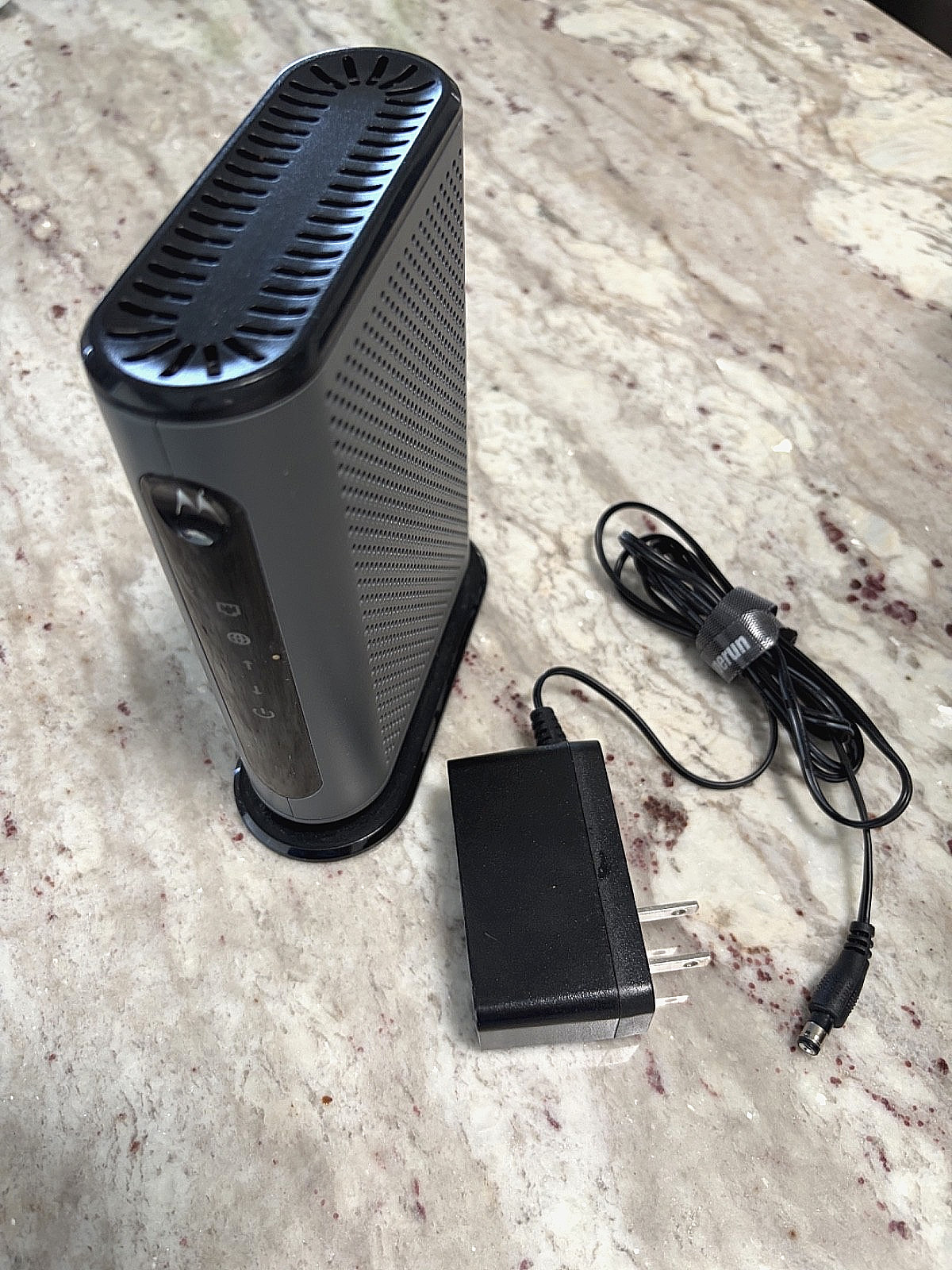 MOTOROLA 8×4 Cable Modem, Model MB7220, 343 Mbps DOCSIS 3.0