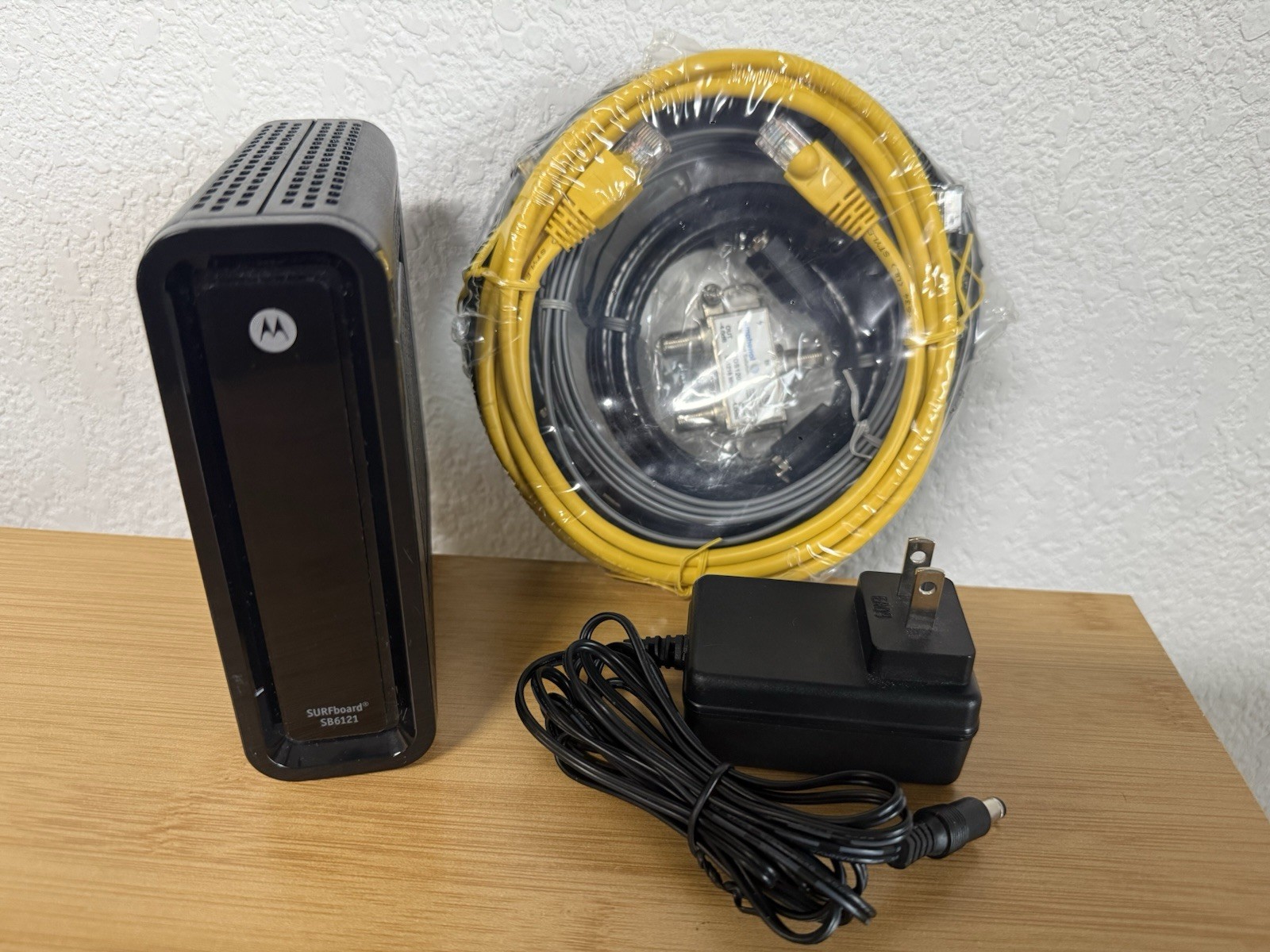 Arris Surfboard Model SB6121 Black Cable Modem with CAT5e and Coax cables etc