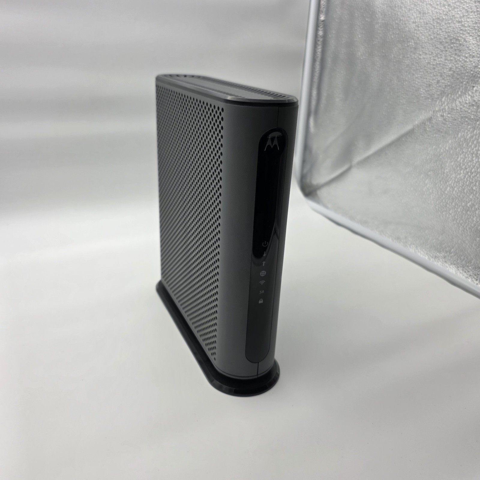Motorola MG7550 Dual Band AC1900 Cable Modem and Wi-Fi Gigabit Router