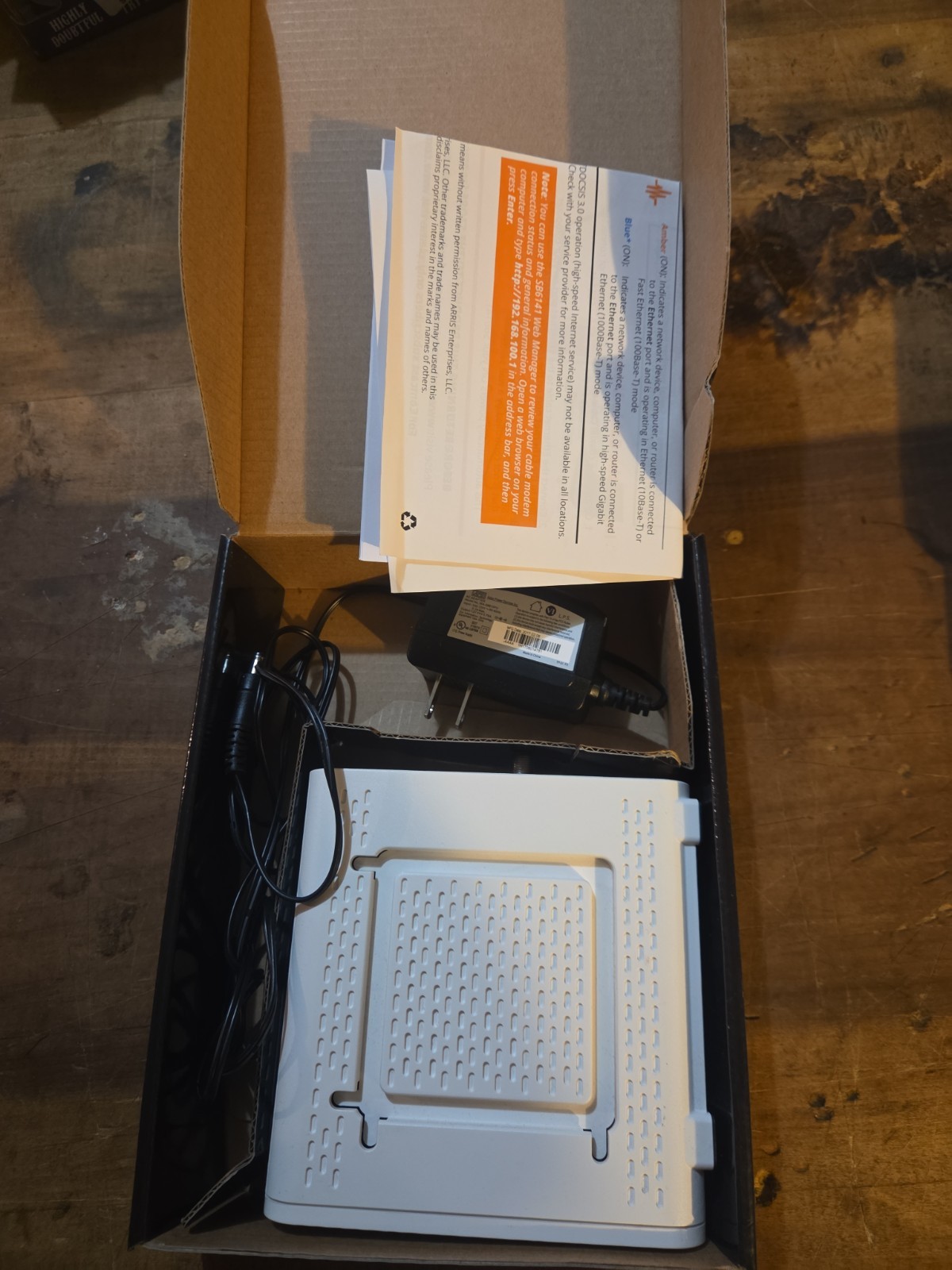 Arris Surfboard Cable modem SB6141 DOCSIS 3.0