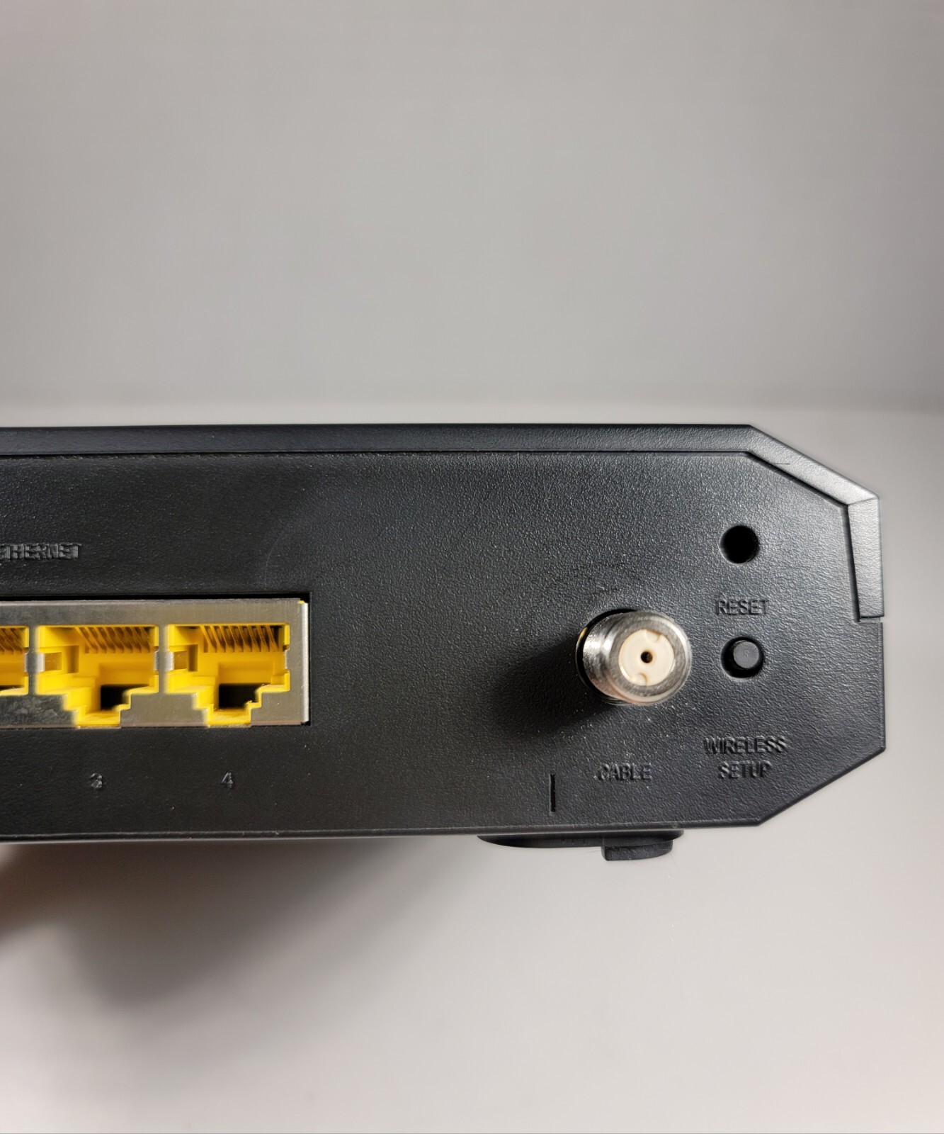 Cisco DPC3825 4 Port DOCSIS 3.0 Gateway Wireless Router